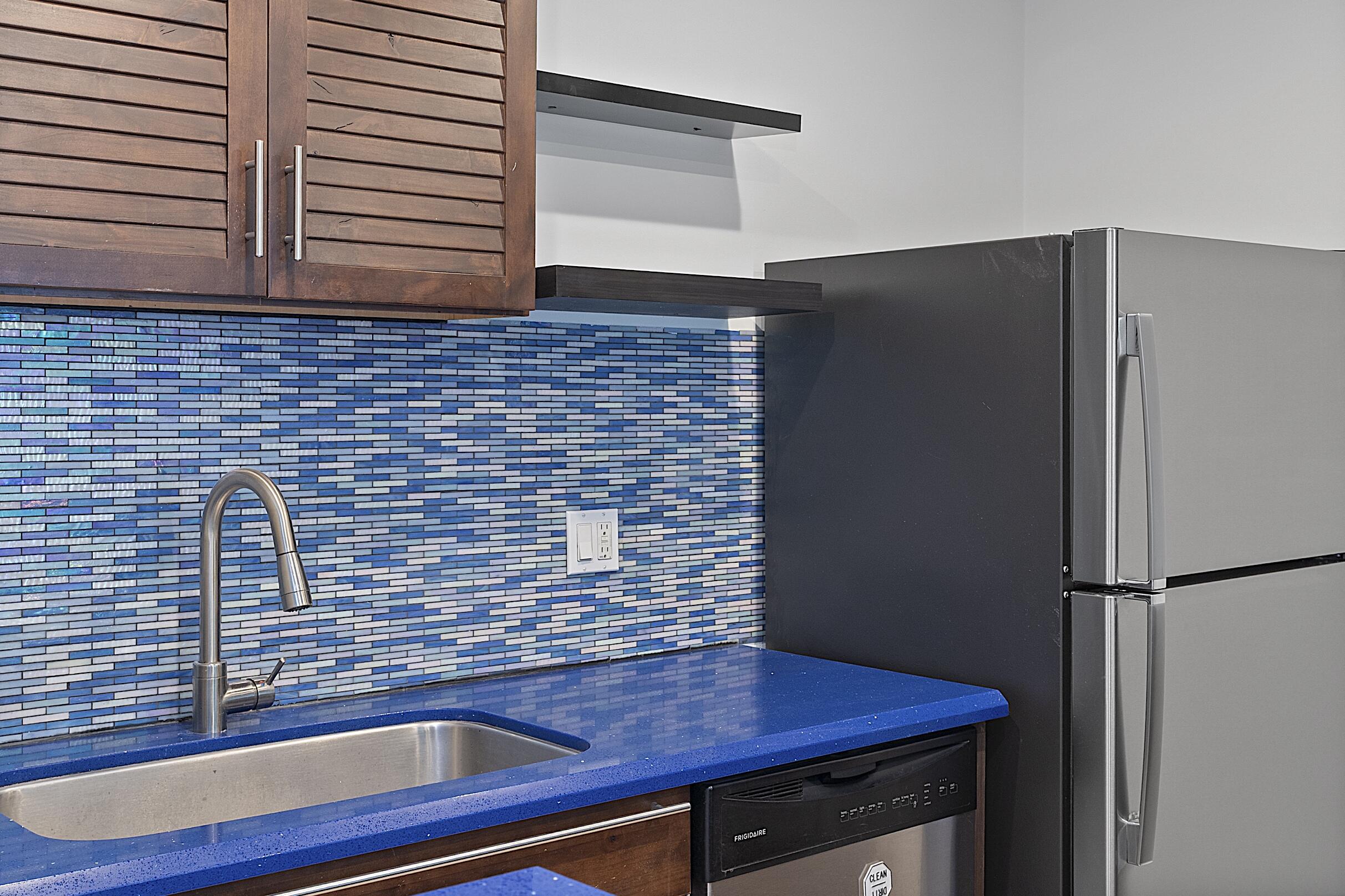 LORI-LYNN CONDO - Residential
