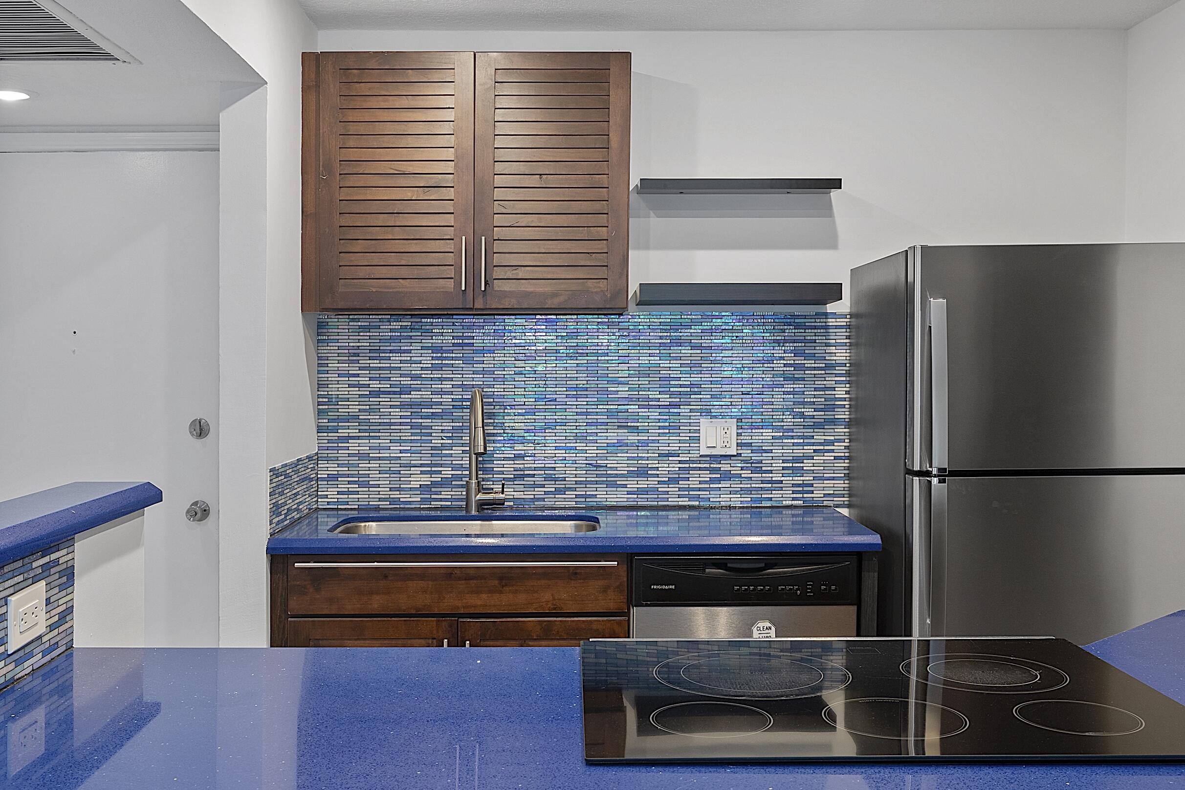 LORI-LYNN CONDO - Residential