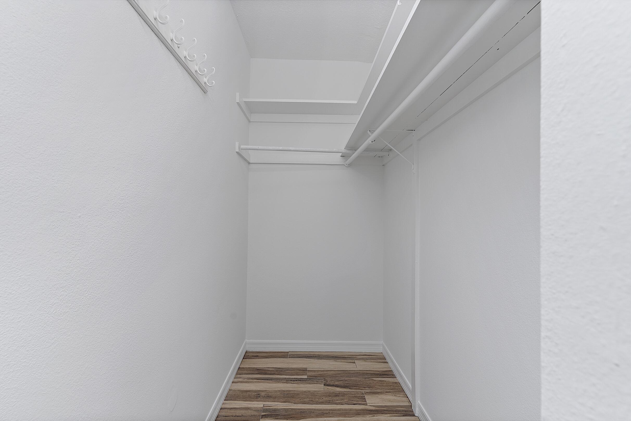 LORI-LYNN CONDO - Residential