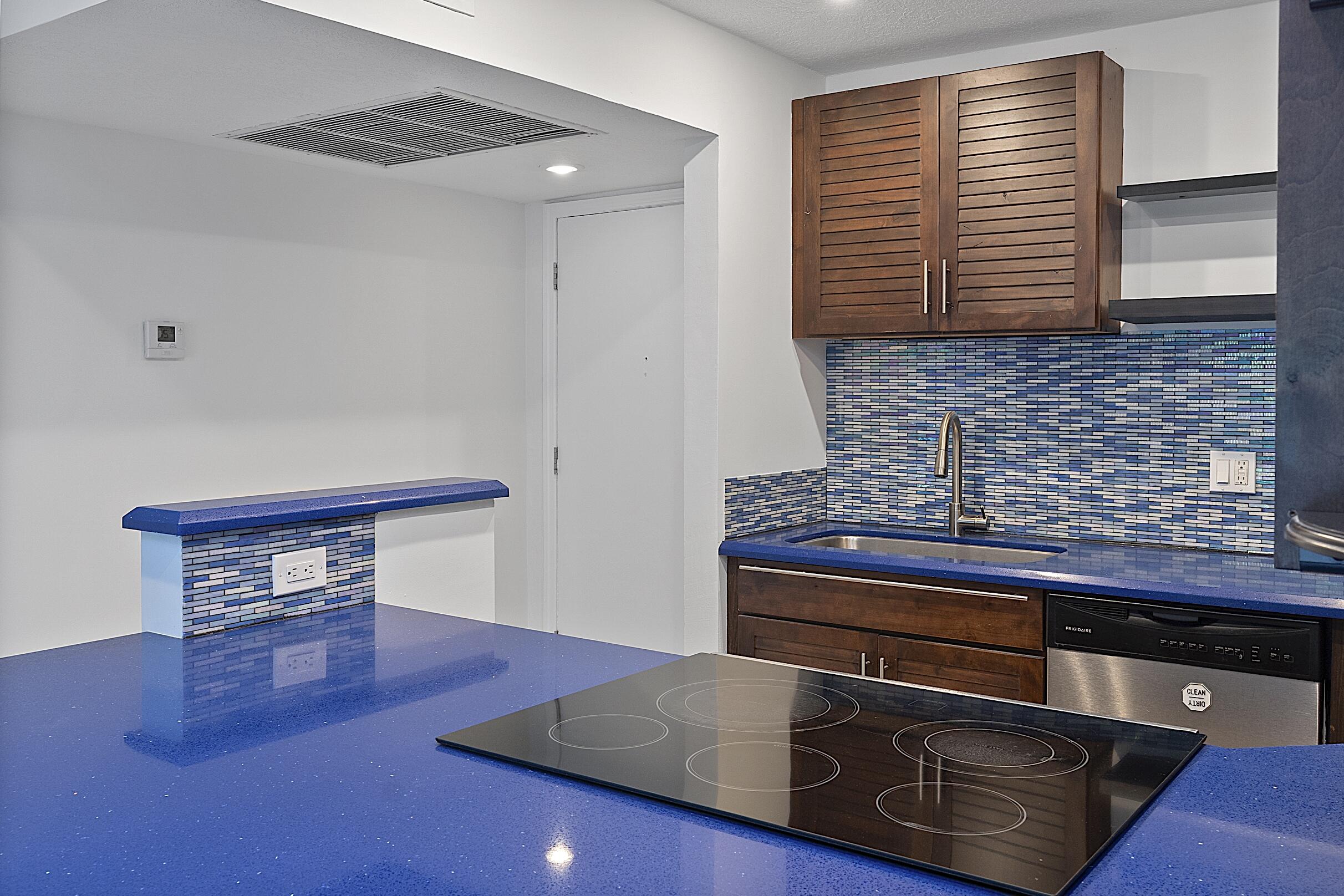 LORI-LYNN CONDO - Residential