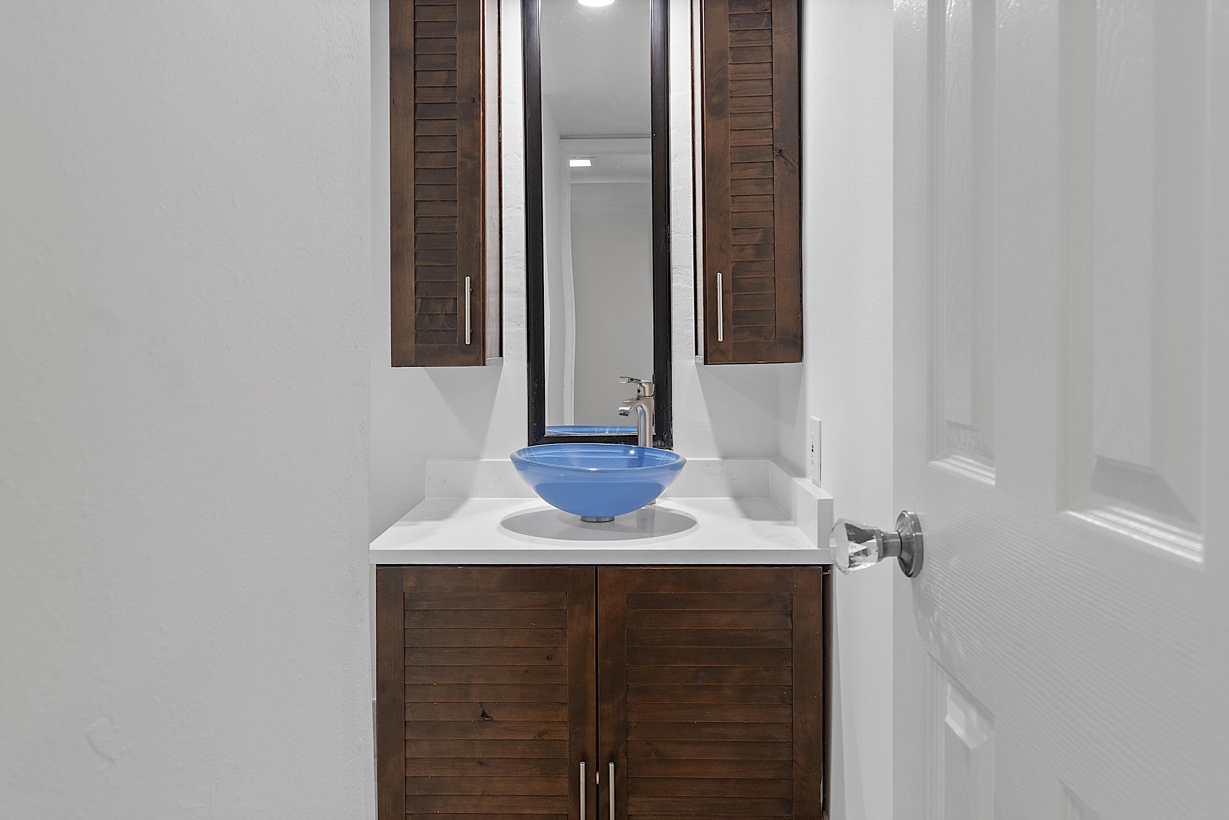 LORI-LYNN CONDO - Residential
