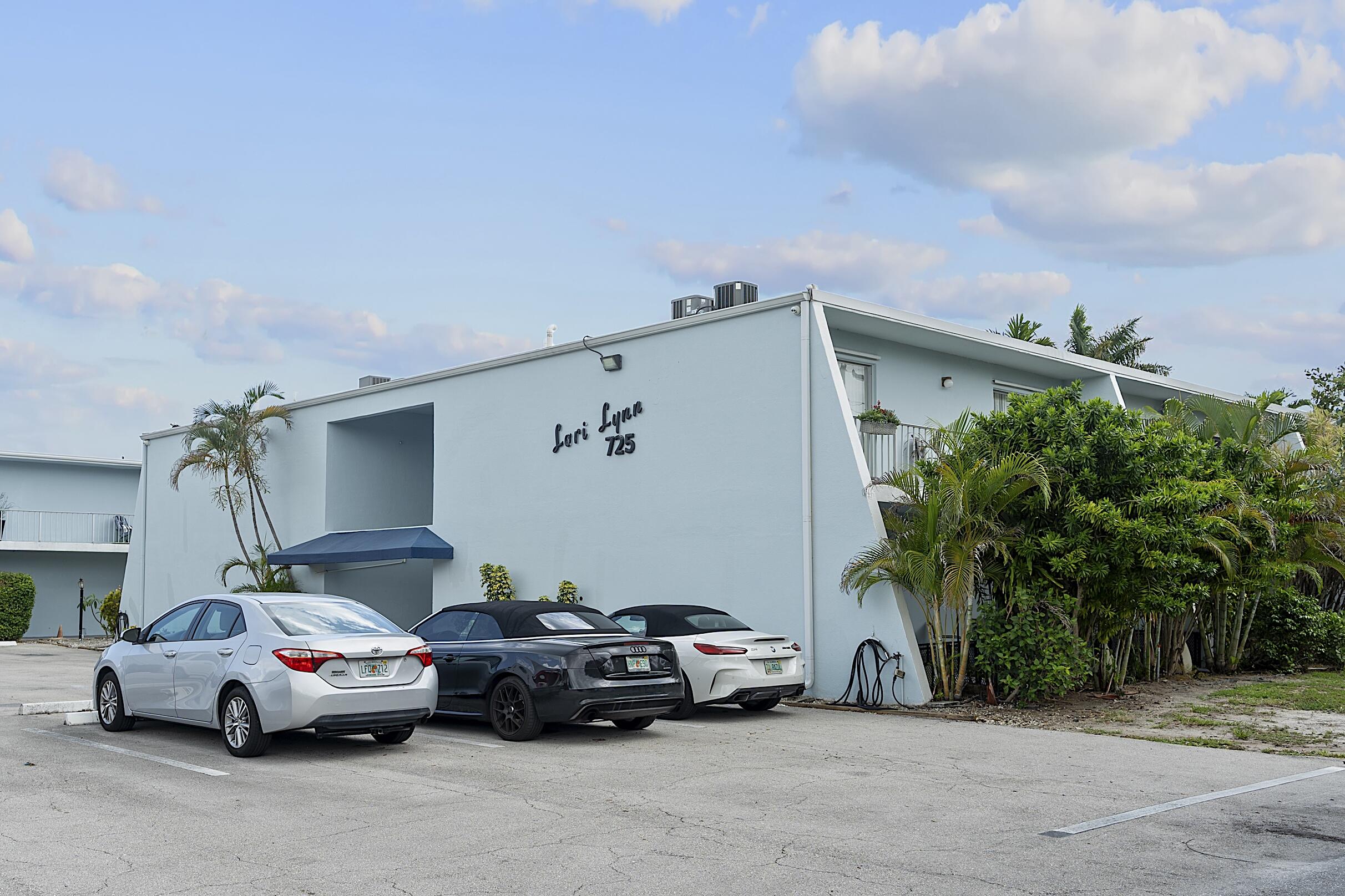 LORI-LYNN CONDO - Residential
