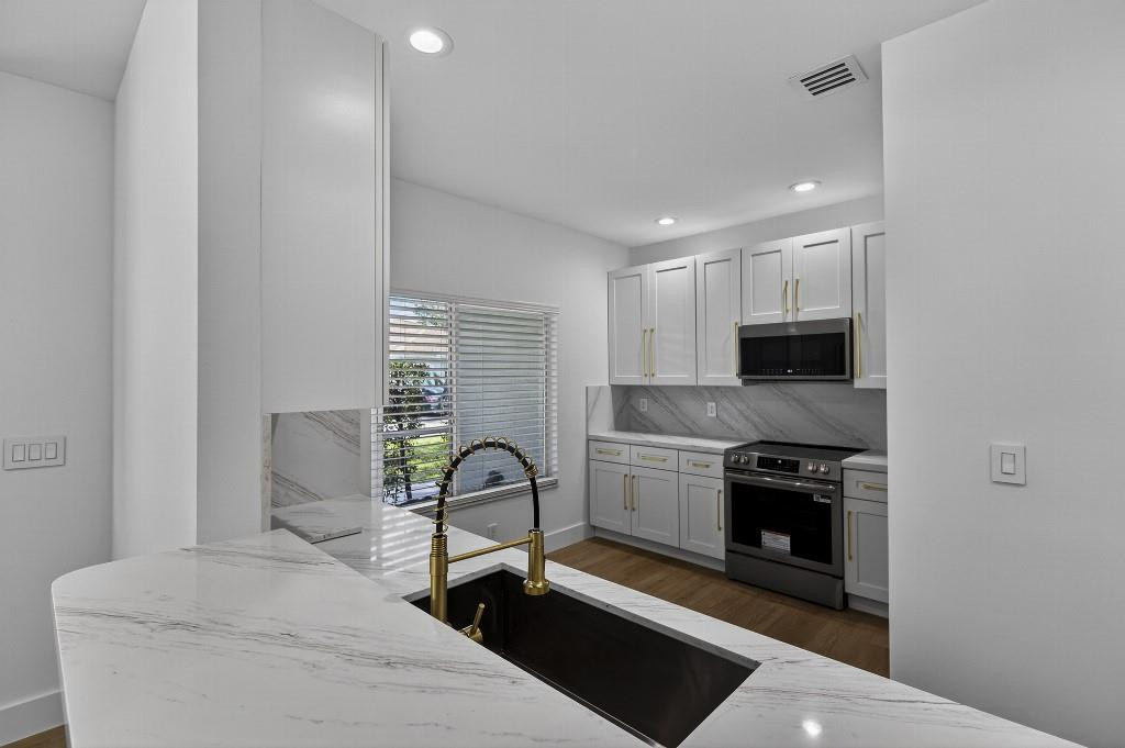 Olympia & York Residentia - Residential