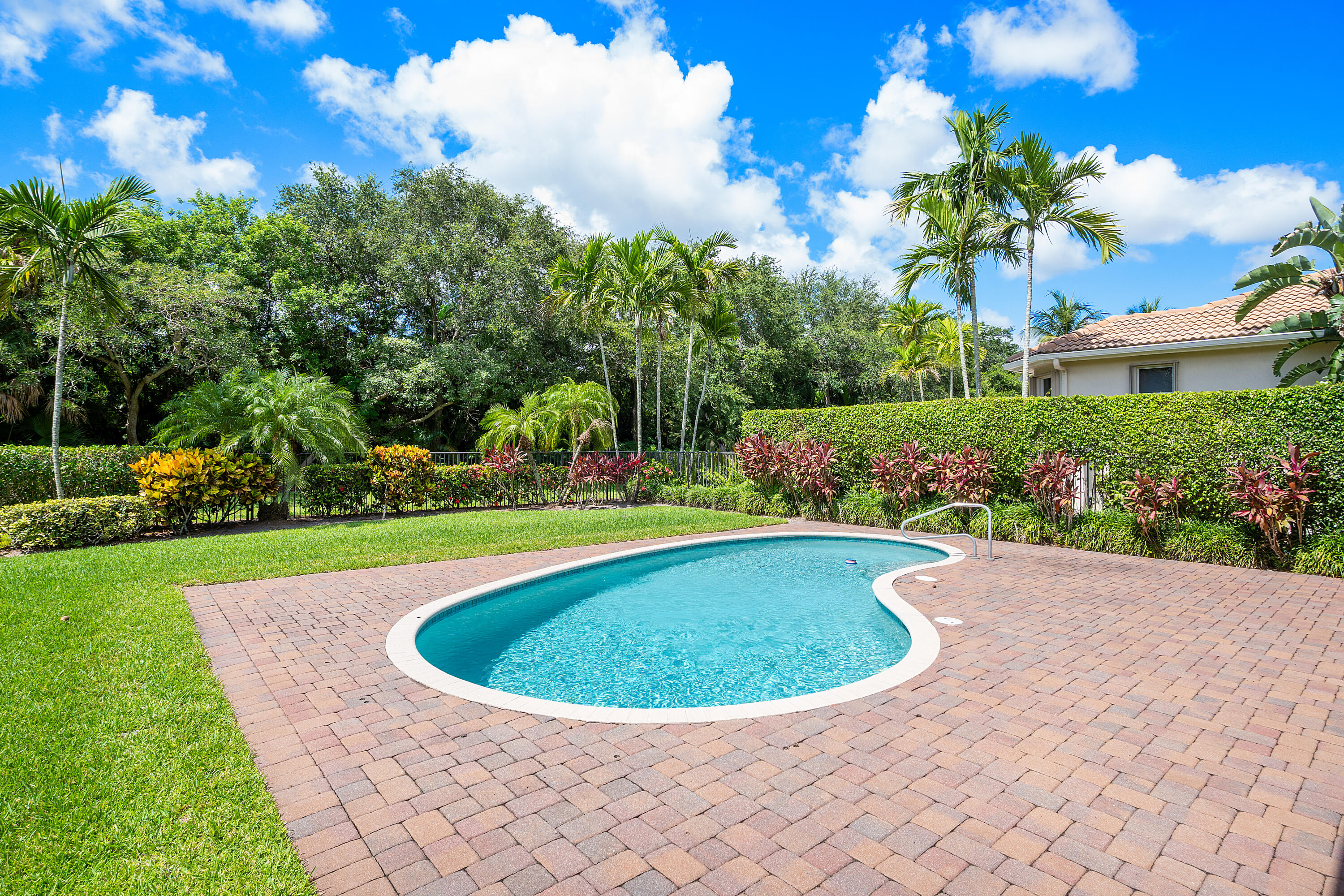 Mizner Country Club - Residential