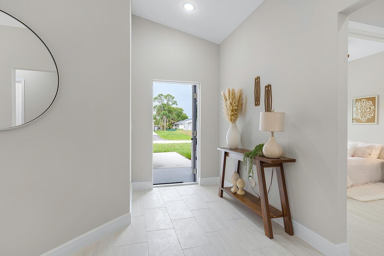 VERO LAKE ESTATES UNIT P - Residential