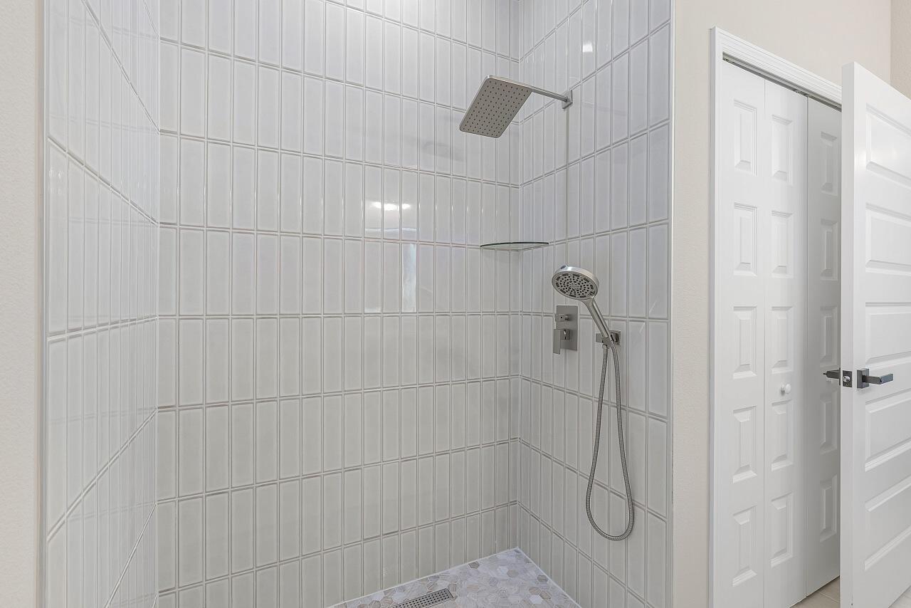 VERO LAKE ESTATES UNIT P - Residential