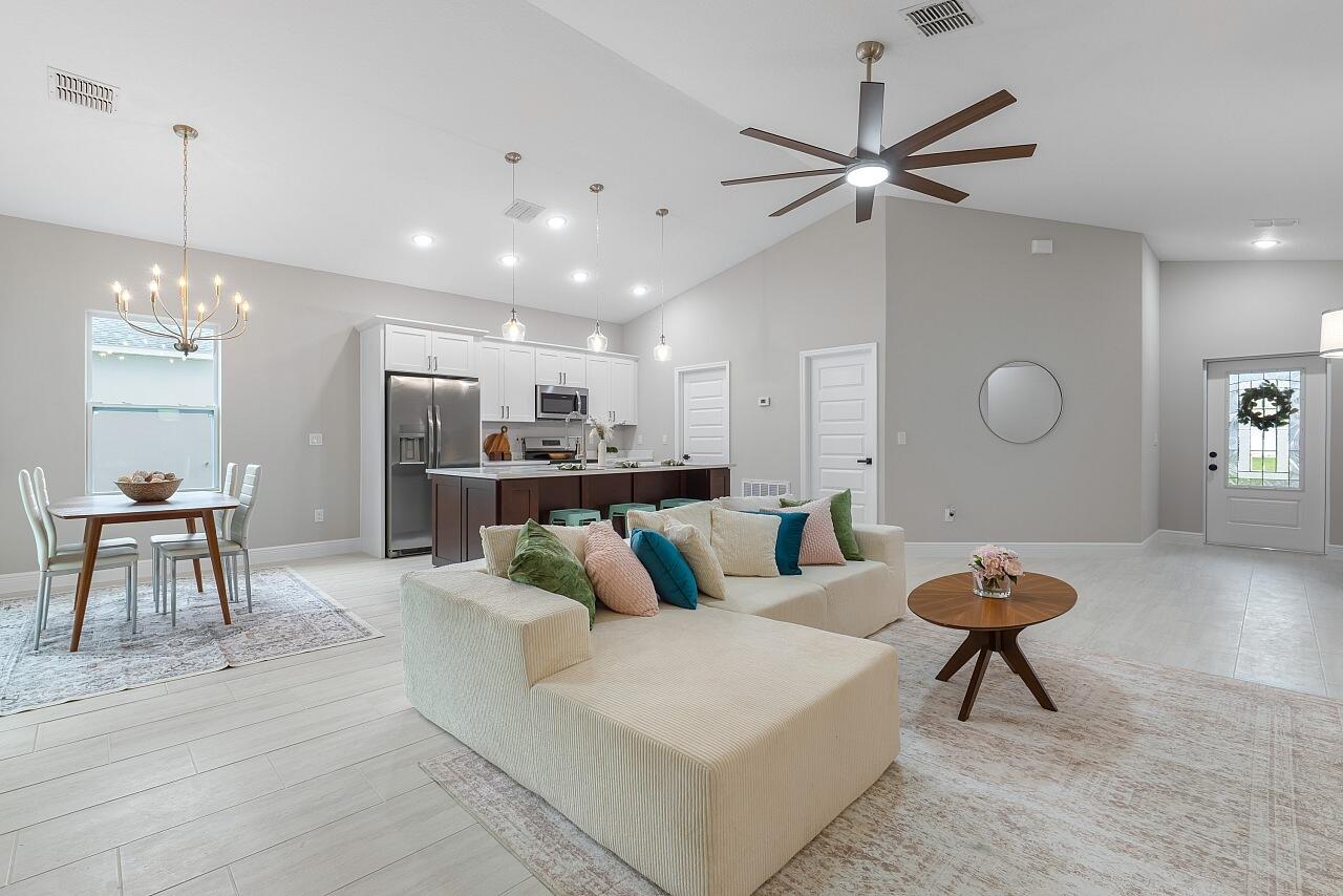 VERO LAKE ESTATES UNIT P - Residential