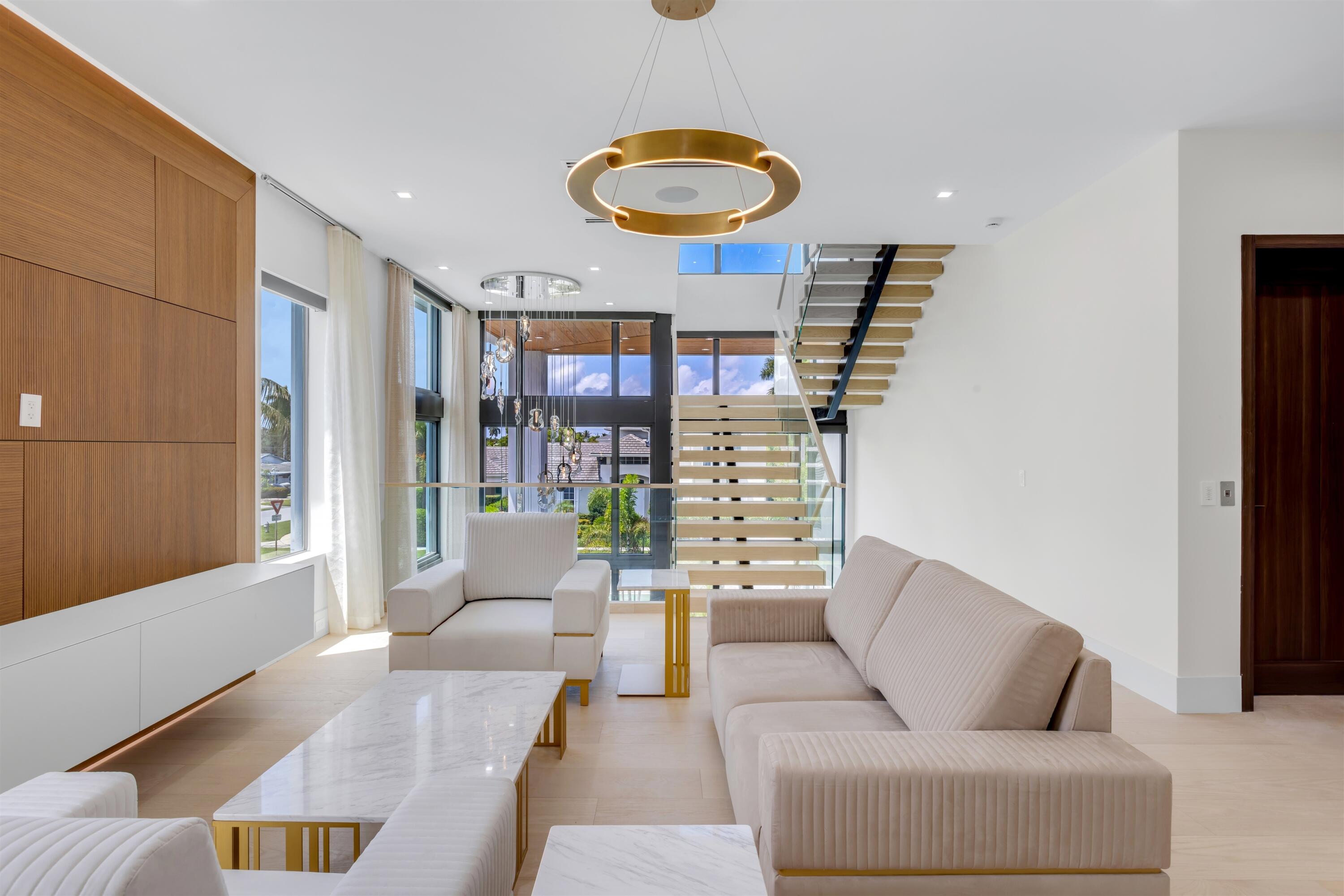 KINGS COURT - Residential