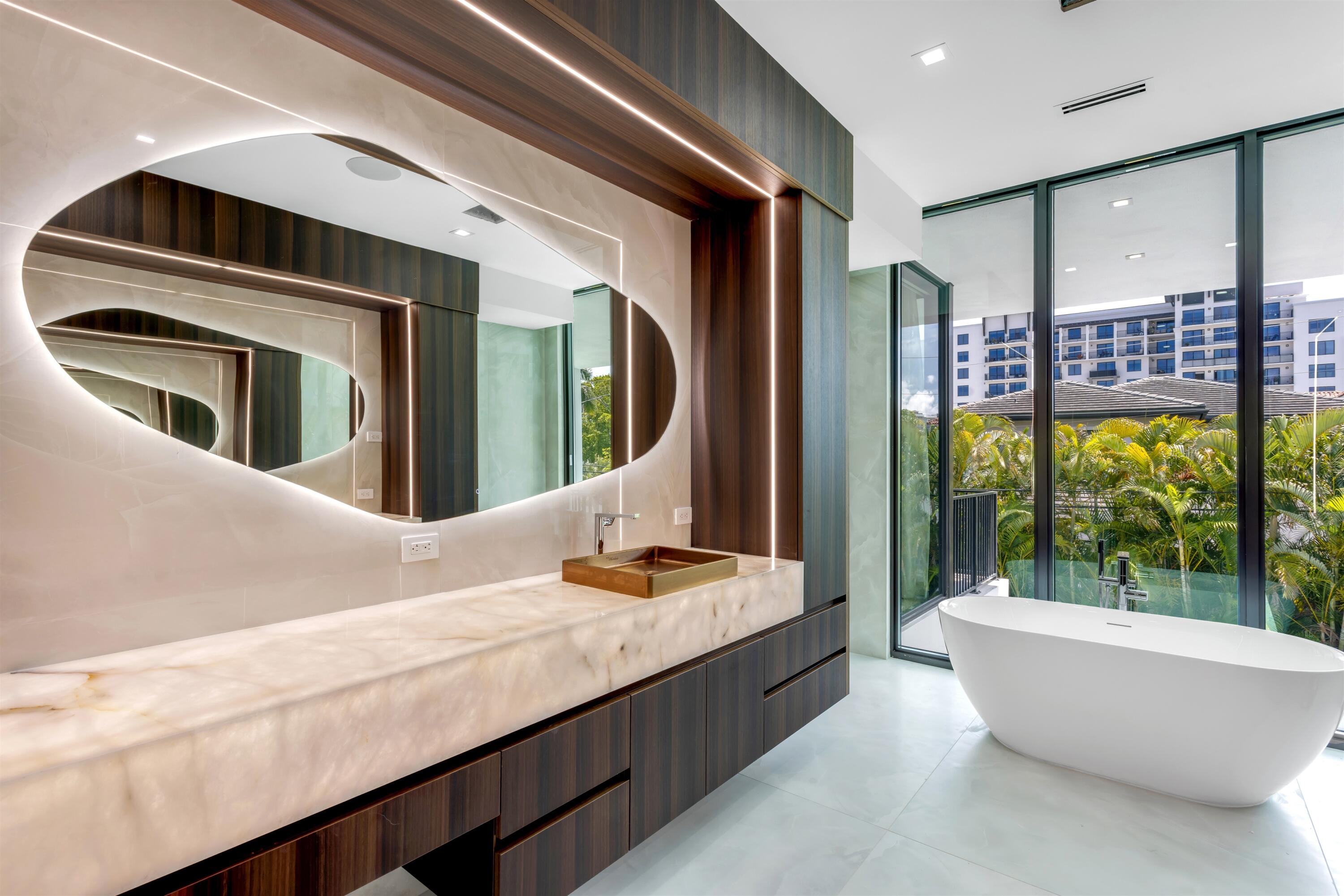 KINGS COURT - Residential