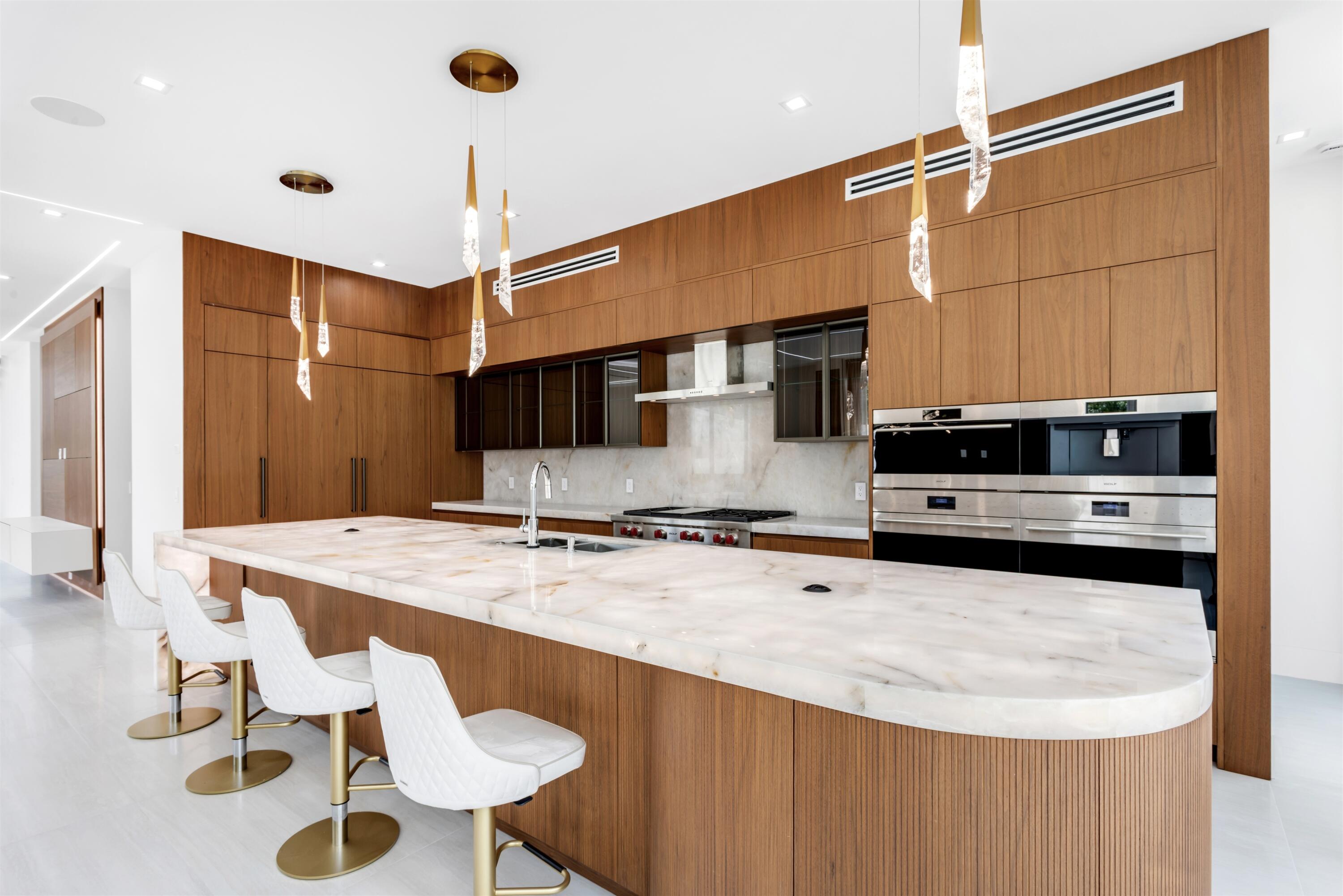 KINGS COURT - Residential