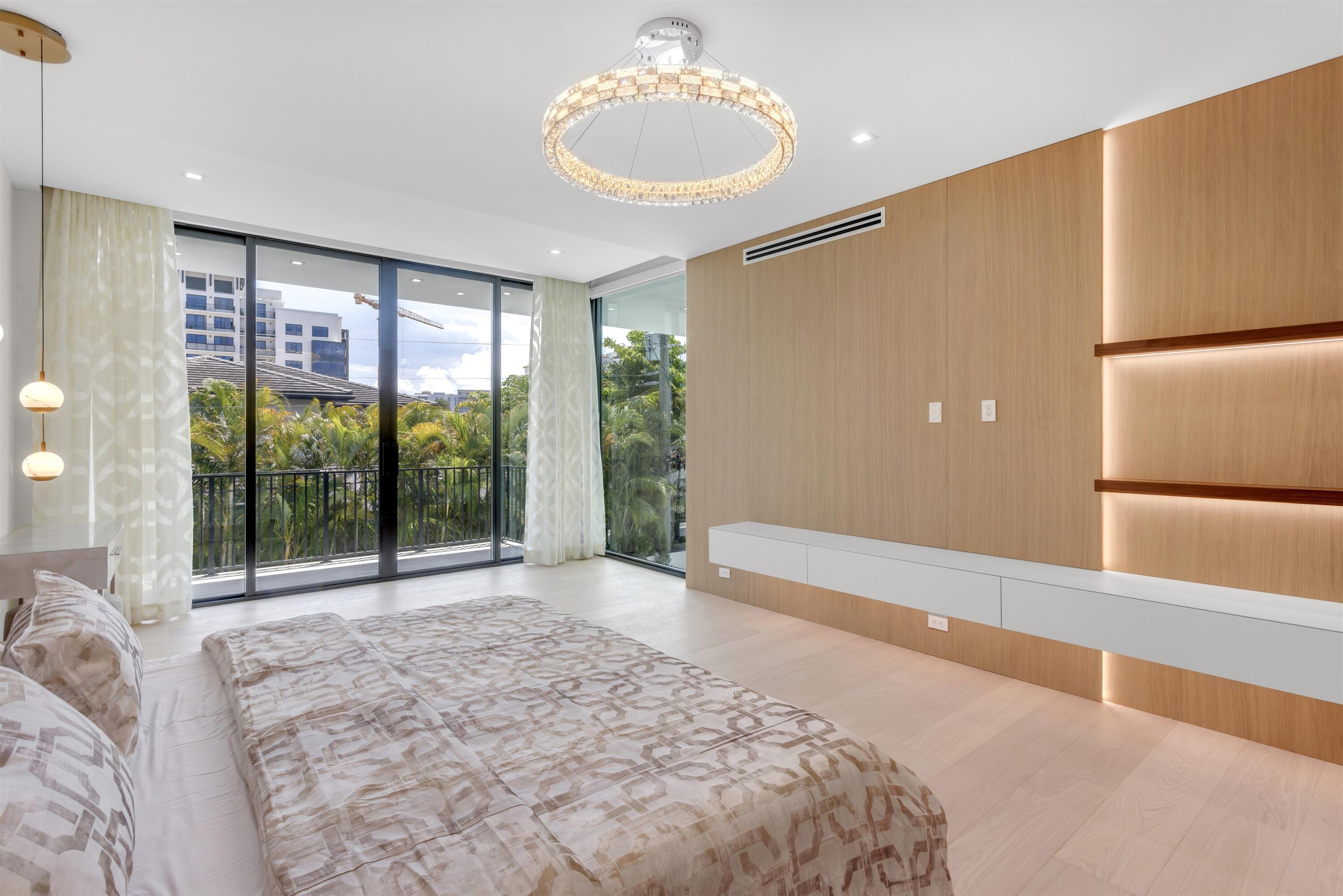 KINGS COURT - Residential