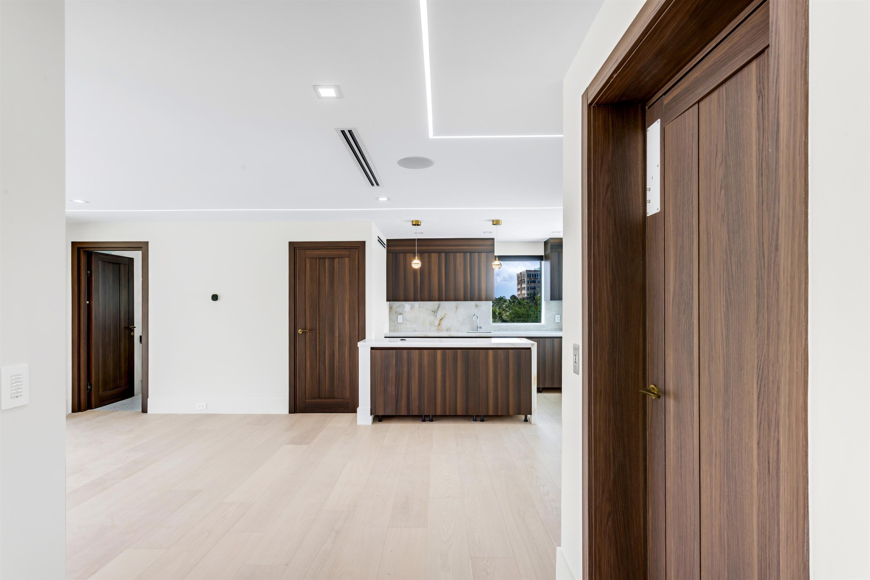 KINGS COURT - Residential