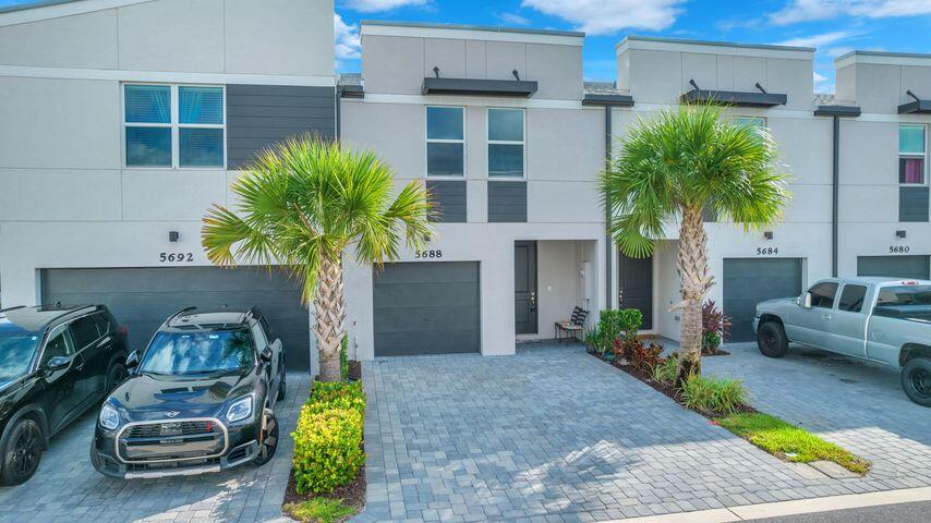 ENCLAVE AT MANGONIA PARK - Residential