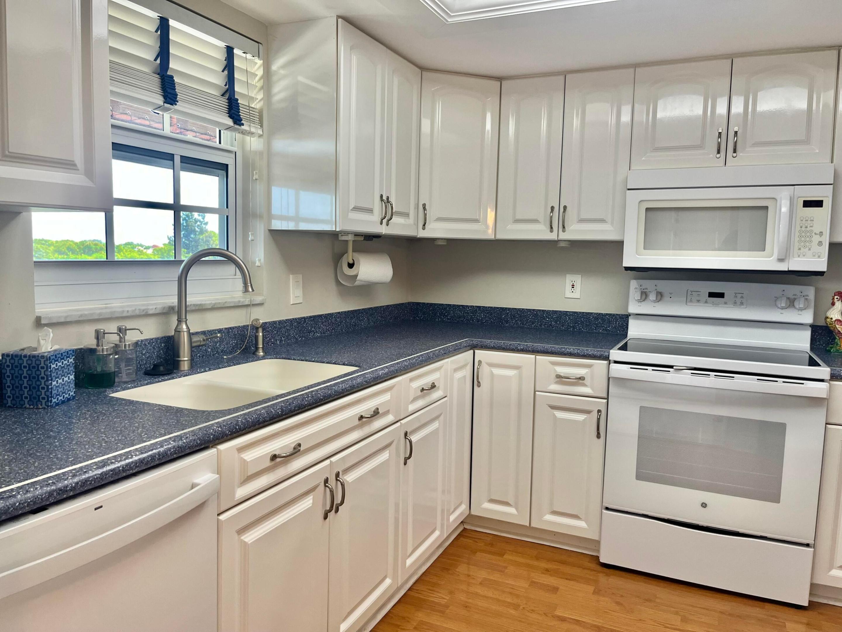 ATLANTIS SHERBROOKE VILLAS CONDO - Residential