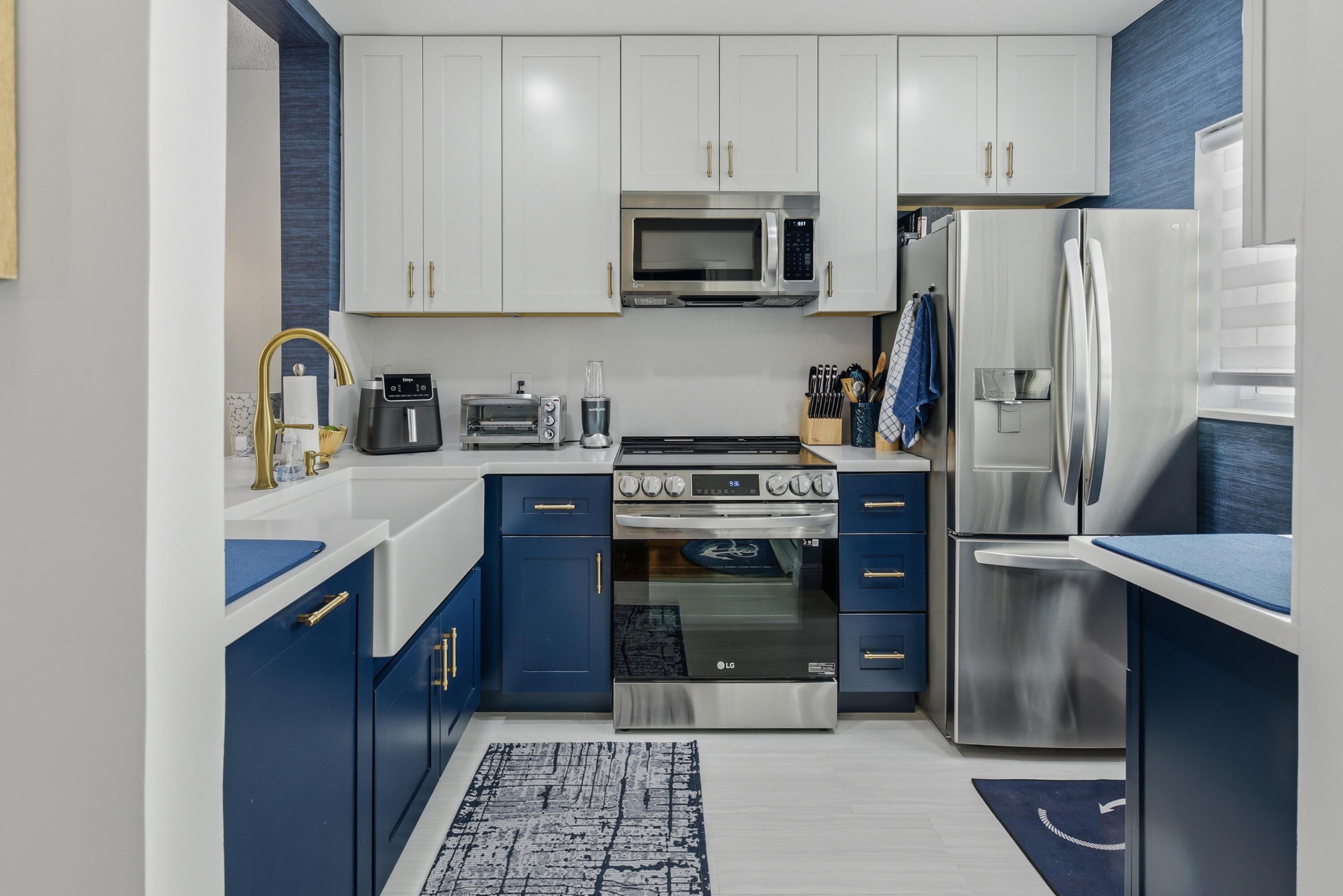 WELLINGTON ARMS CONDOS - Residential