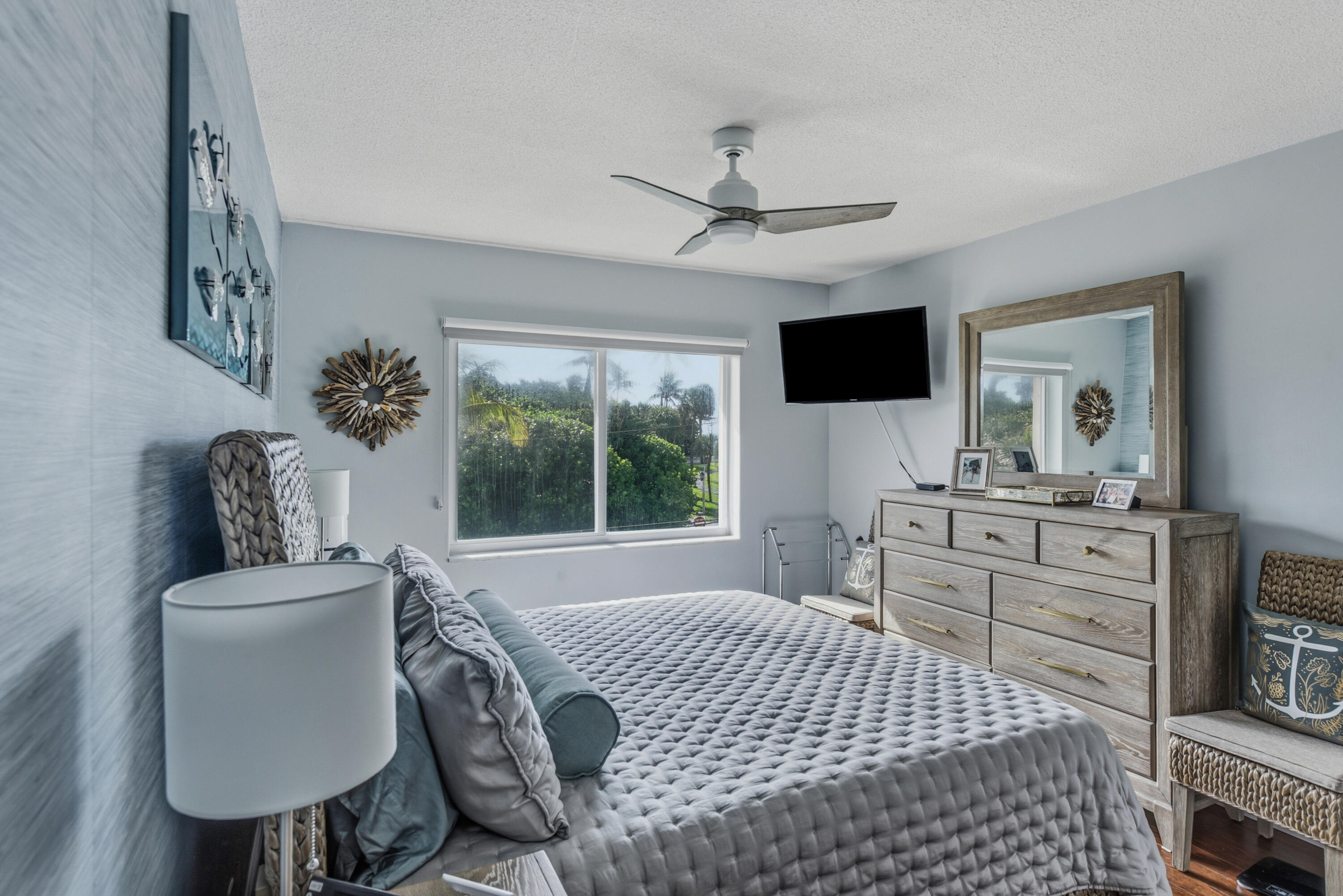 WELLINGTON ARMS CONDOS - Residential