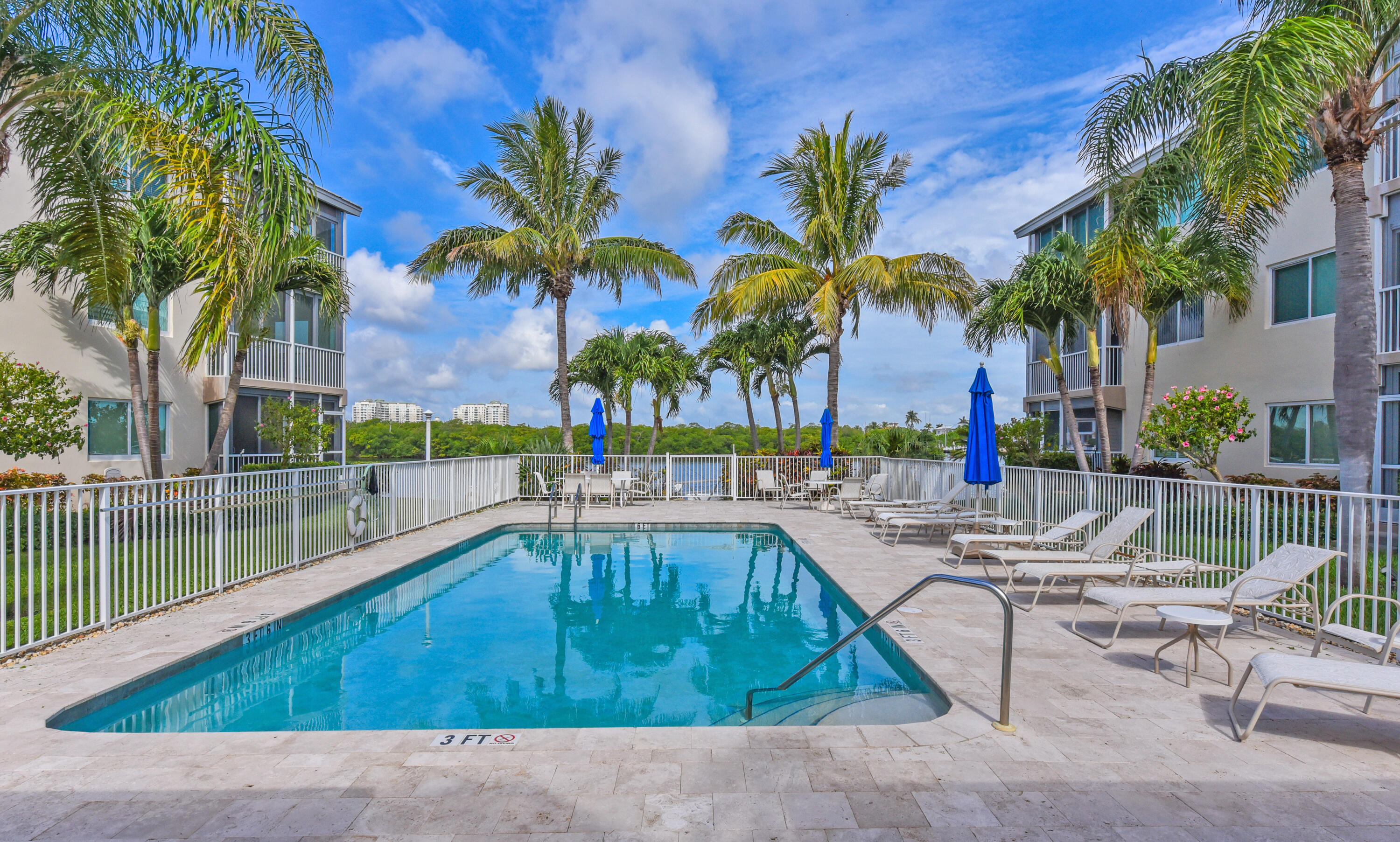 WELLINGTON ARMS CONDOS - Residential