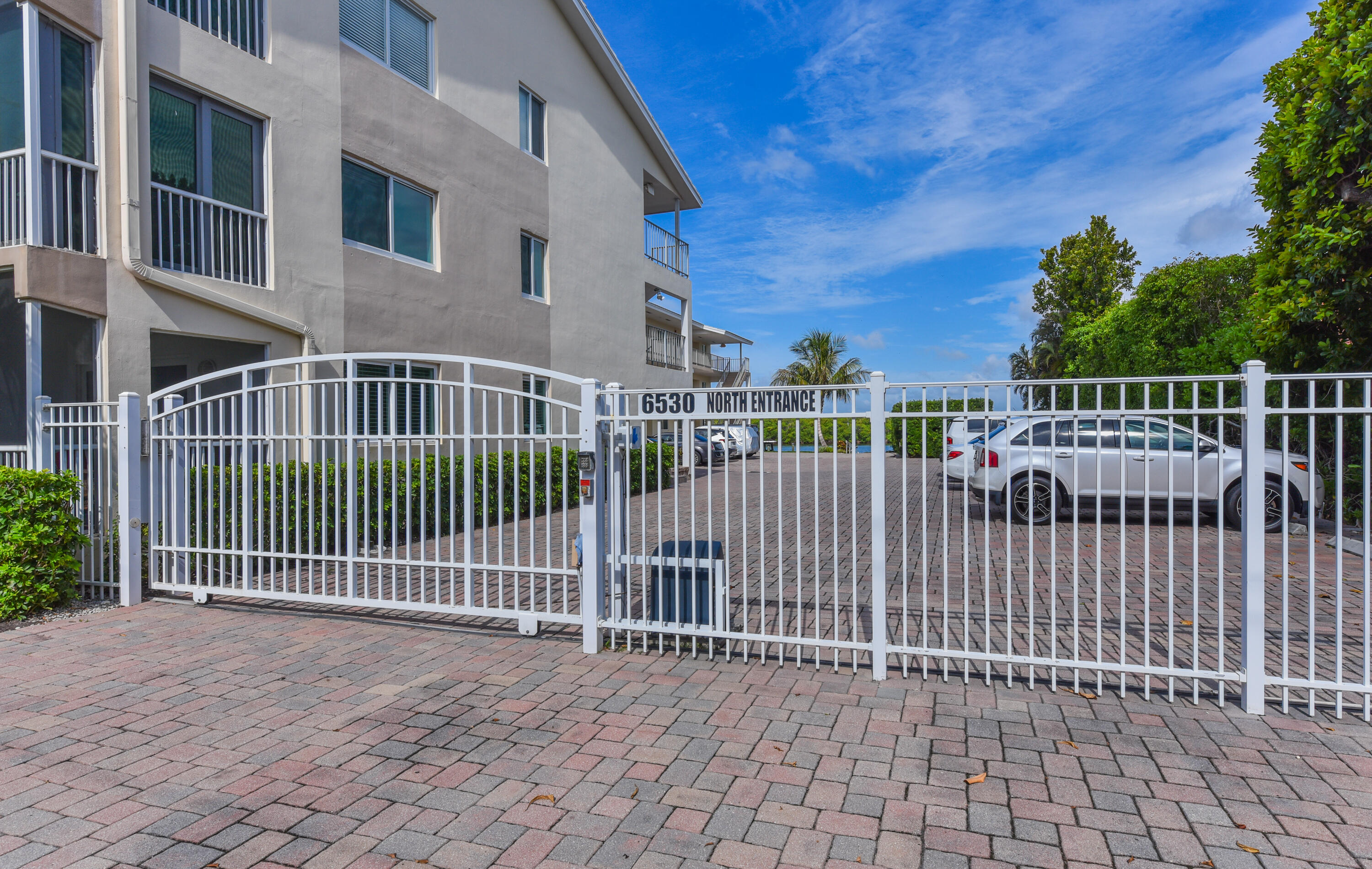 WELLINGTON ARMS CONDOS - Residential