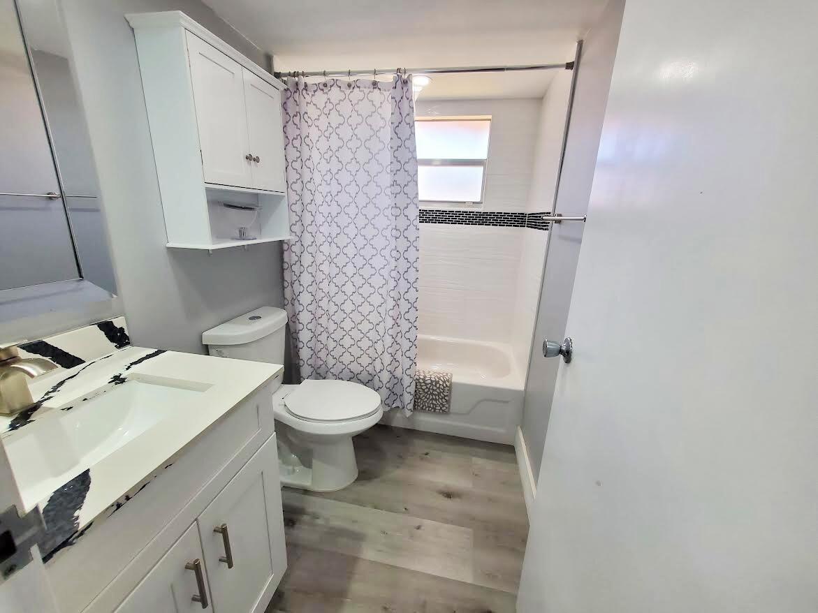 KINGS POINT SAXONY CONDOS - Residential Lease