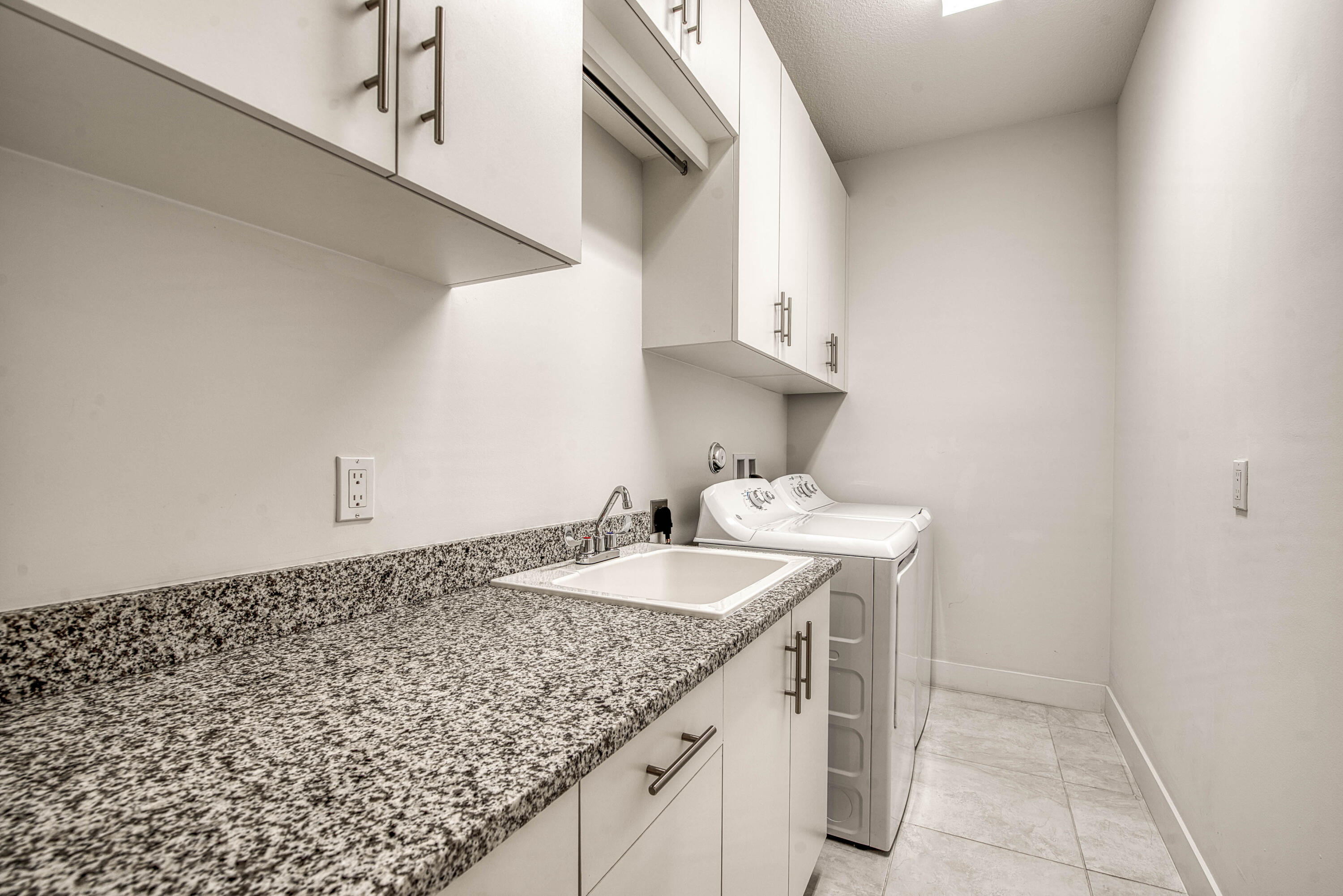 Pointe Midtown - Residential