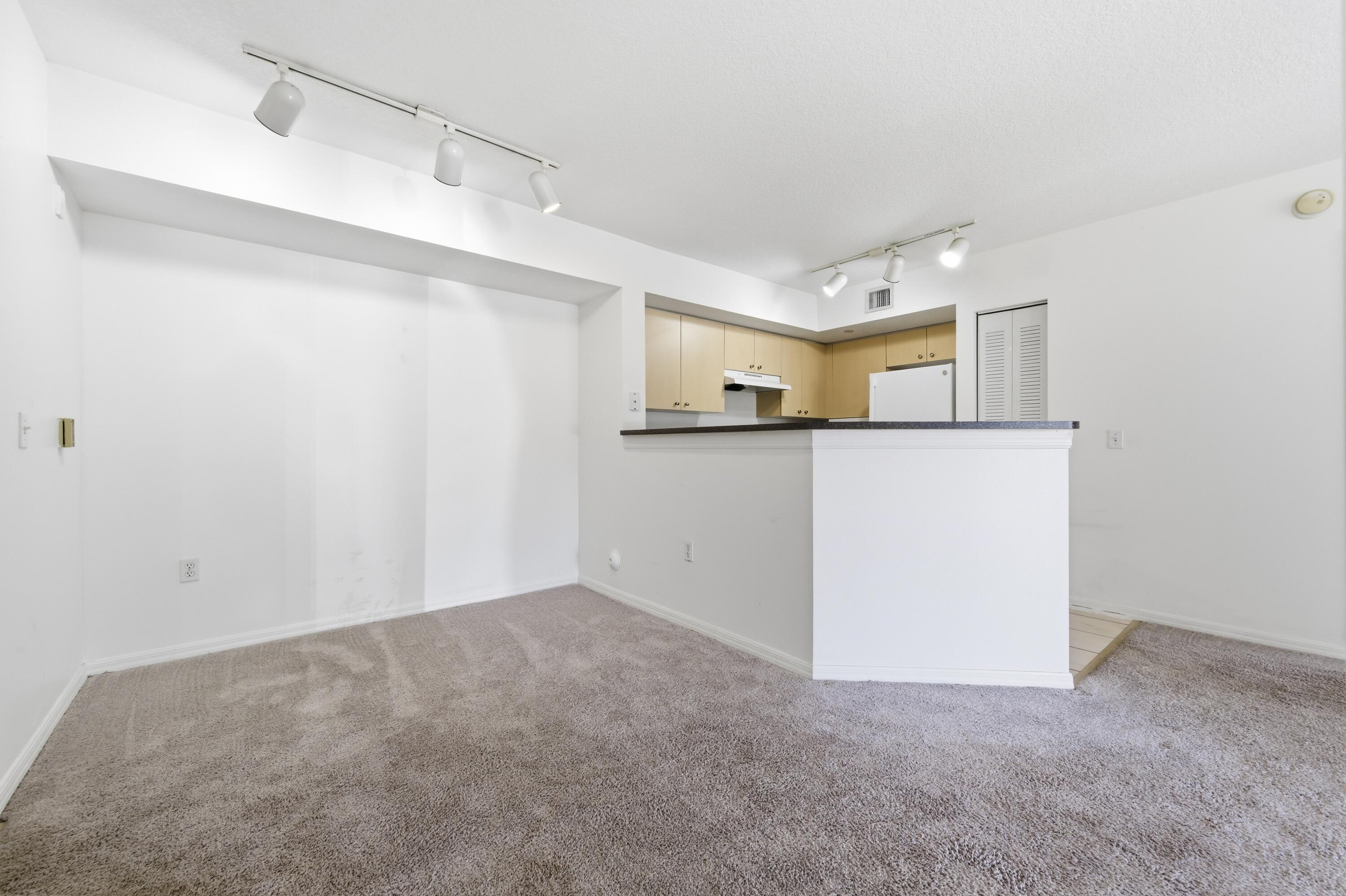 EMERALD ISLE AT LAGUNA LAKES CONDO - Residential