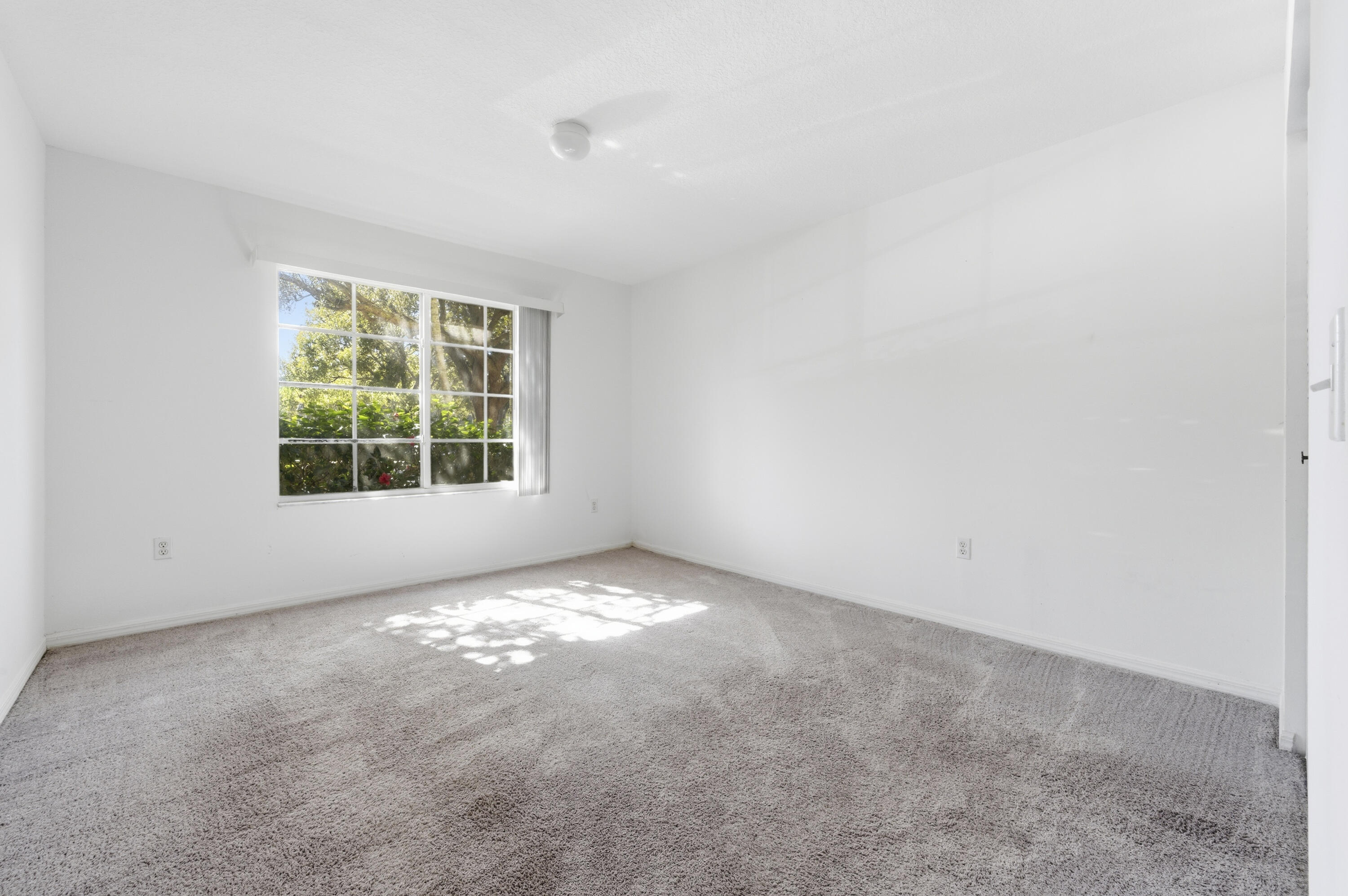 EMERALD ISLE AT LAGUNA LAKES CONDO - Residential