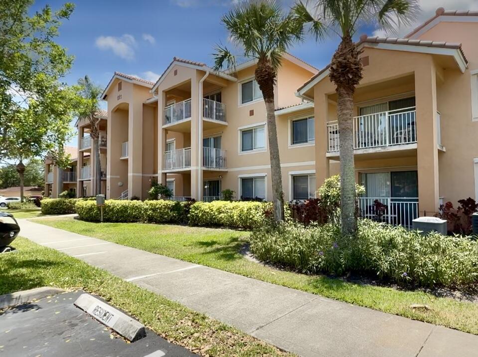 THE CLUB AT ST LUCIE WEST, A CONDOMINIUM - Residential Lease