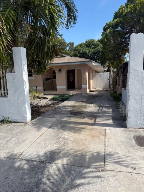 AMD PLAT OF TROPICS - Residential Lease