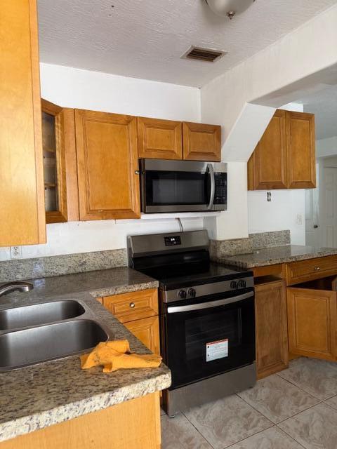 AMD PLAT OF TROPICS - Residential Lease