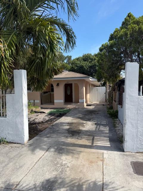 AMD PLAT OF TROPICS - Residential Lease