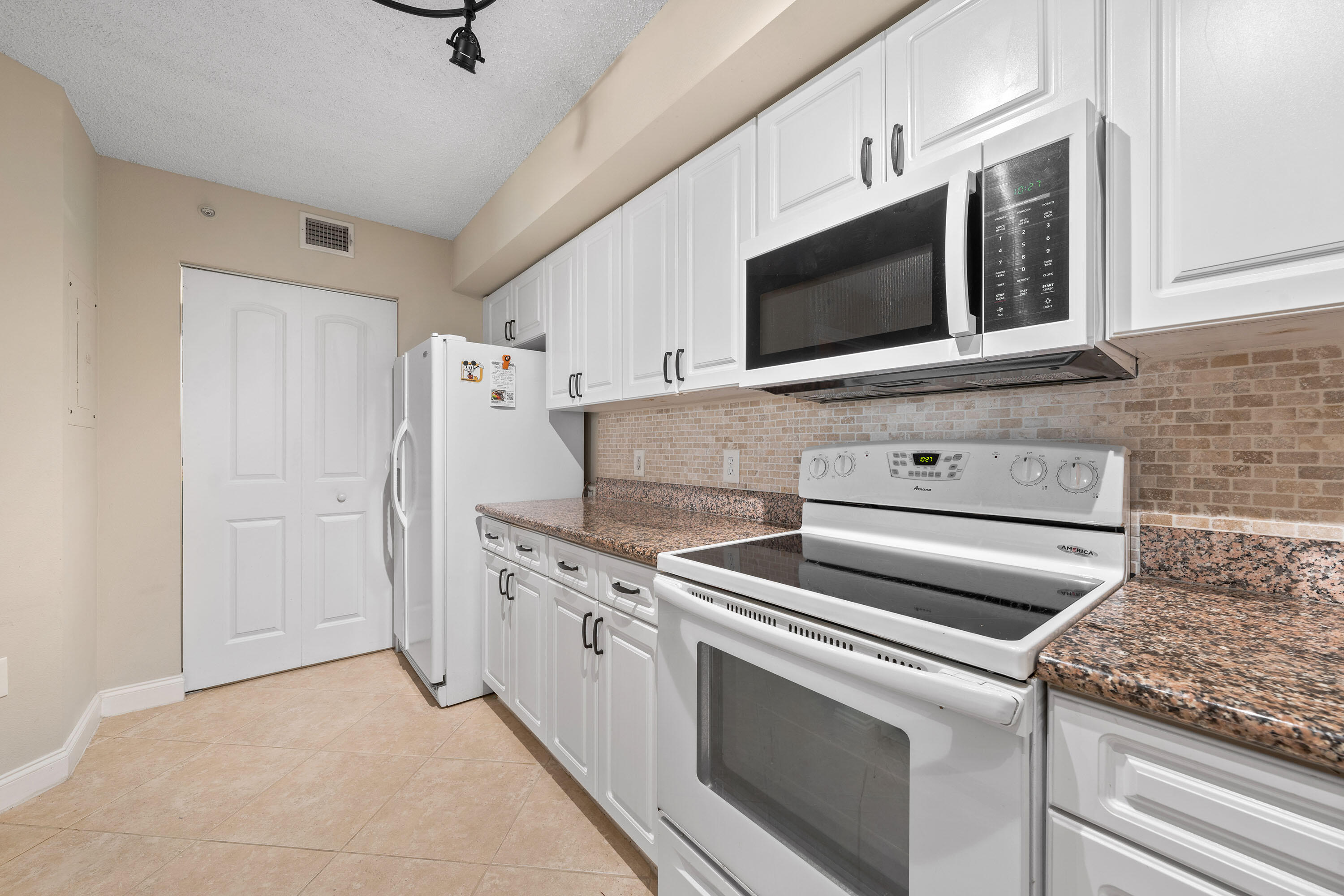 HIGHLAND BEACH CLUB CONDO - Residential