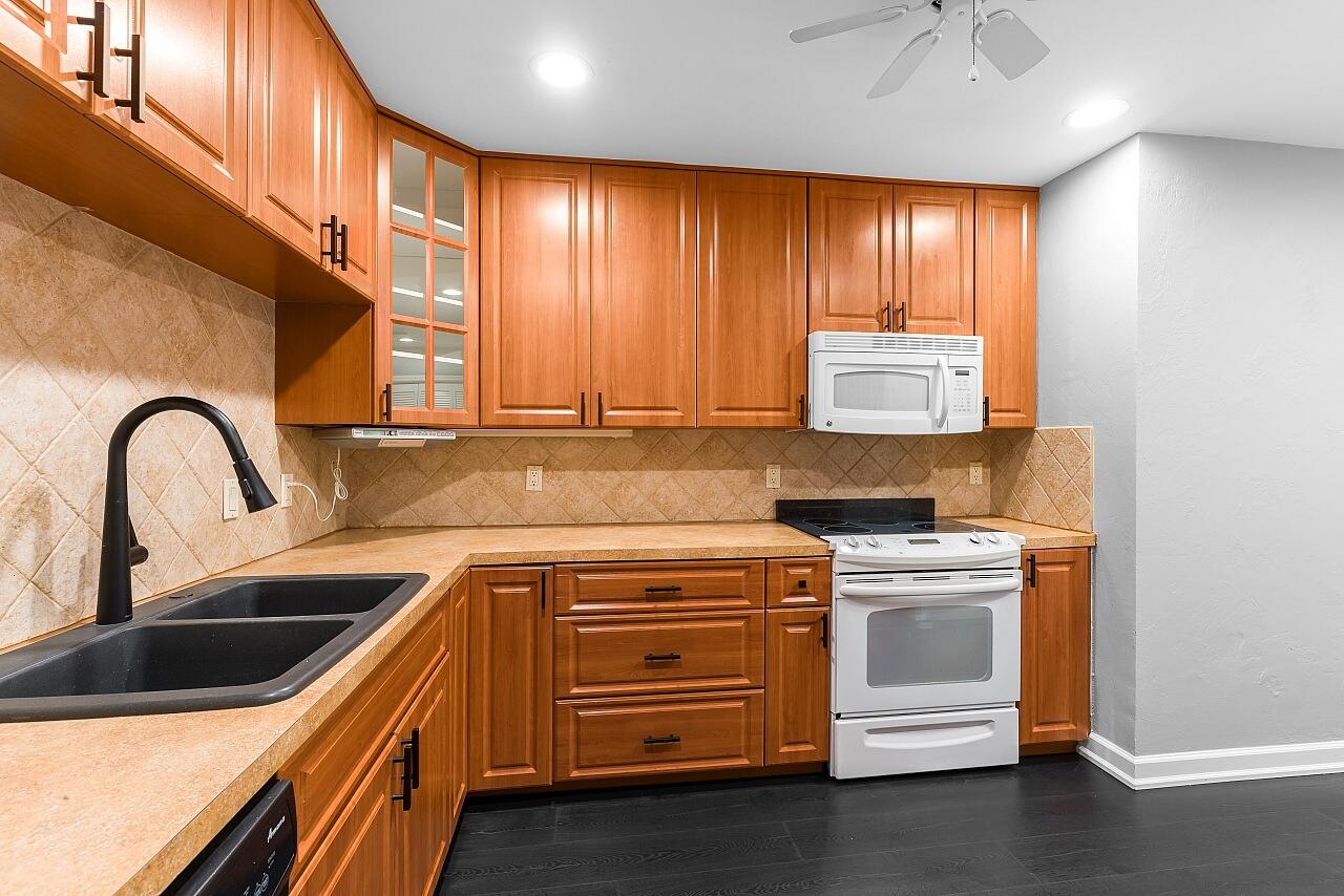 GREENWOOD VILLAGE SUB UNIT 2 - Residential