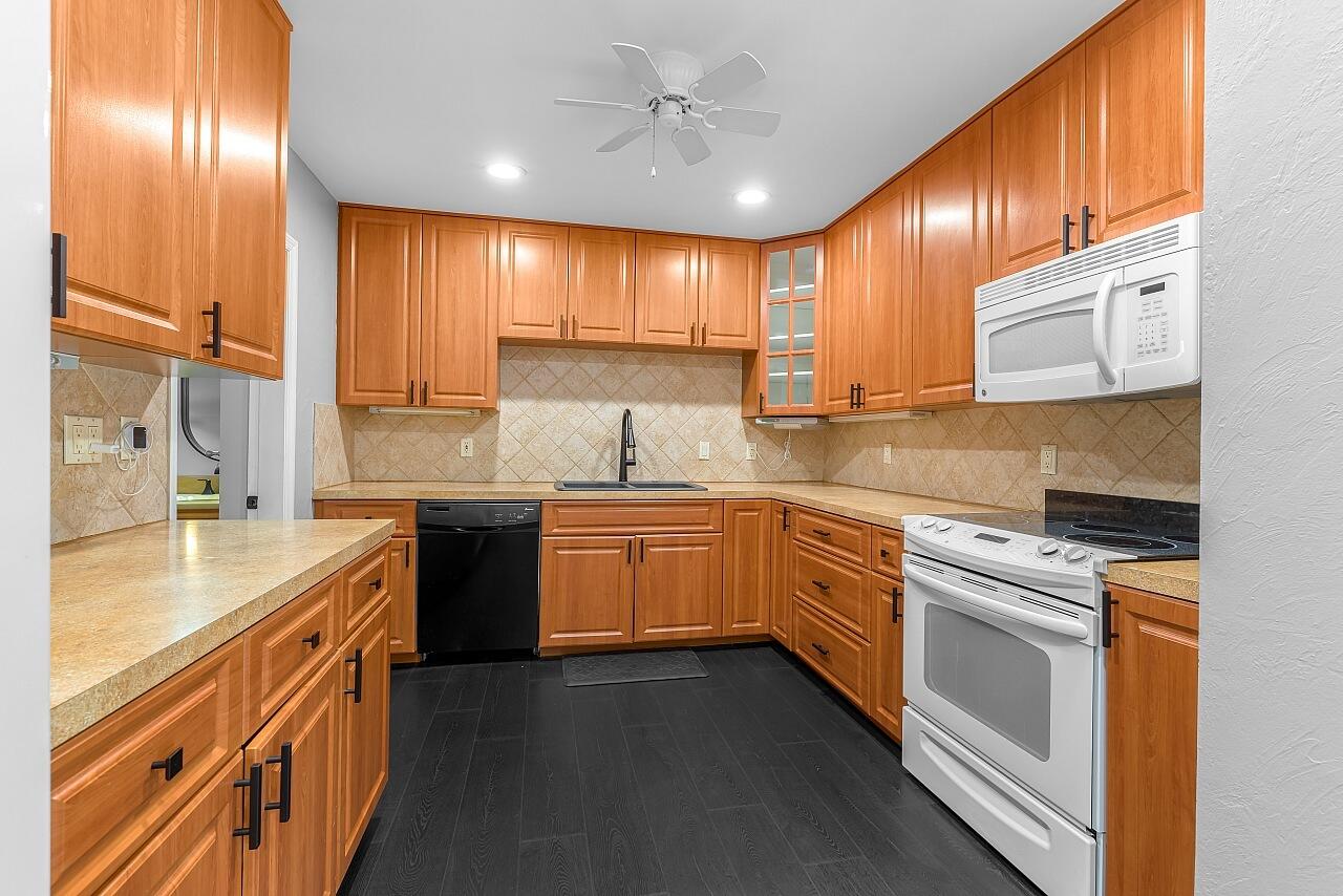 GREENWOOD VILLAGE SUB UNIT 2 - Residential