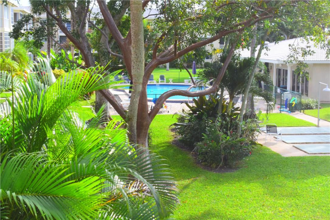 GREAT BUY!  JUST REDUCED!  LIGHT & BRIGHT 1 BEDROOM, 1 1/2 BATH CONDO WITH BEAUTIFUL VIEW OF POOL & CANAL! GRANITE COUNTERTOPS & RECESSED LIGHTING IN KITCHEN WITH OPEN PASS THROUGH TO LIVING AREAS.  LARGE LIVING ROOM/DINING AREA, UPDATED BATHS AND TILE FLOORS THROUGHOUT.  LARGE ENTRY STORAGE CLOSET & LARGE WALK-IN CLOSET IN BEDROOM.  IMPACT GLASS FRONT DOOR & KITCHEN DOOR.  MOVE RIGHT IN!  SMALL PET UNDER 20 LBS PERMITTED.  GATED WATERFRONT COMMUNITY WITH HEATED POOL AND COMMUNITY CENTER WITH EXERCISE ROOM, POOL TABLE & BBQ.  POSSIBLE DOCK RENTAL AS AVAILABLE.  GREAT CENTRAL LOCATION JUST MINUTES TO DOWNTOWN/LAS OLAS, BEACHES, RESTAURANTS, SHOPPING, PERFORMING ARTS CENTER, MUSEUM, MAIN LIBRARY, HOSPITAL, PORT, AIRPORT & ALL MAJOR EXPRESSWAYS!