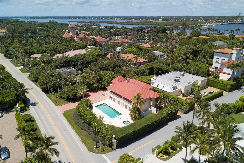 LOCATION LOCATION LOCATION !!!!  LOWEST PRICED PROPERTY ON S OCEAN BLVD.!!!