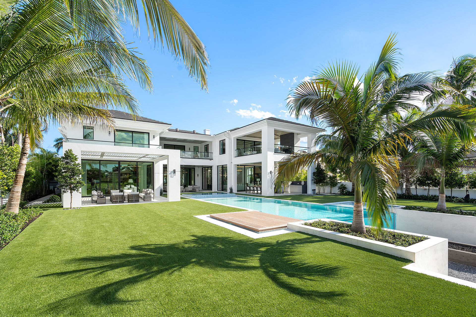 ROYAL PALM YACHT & COUNTRY CLUB - Residential