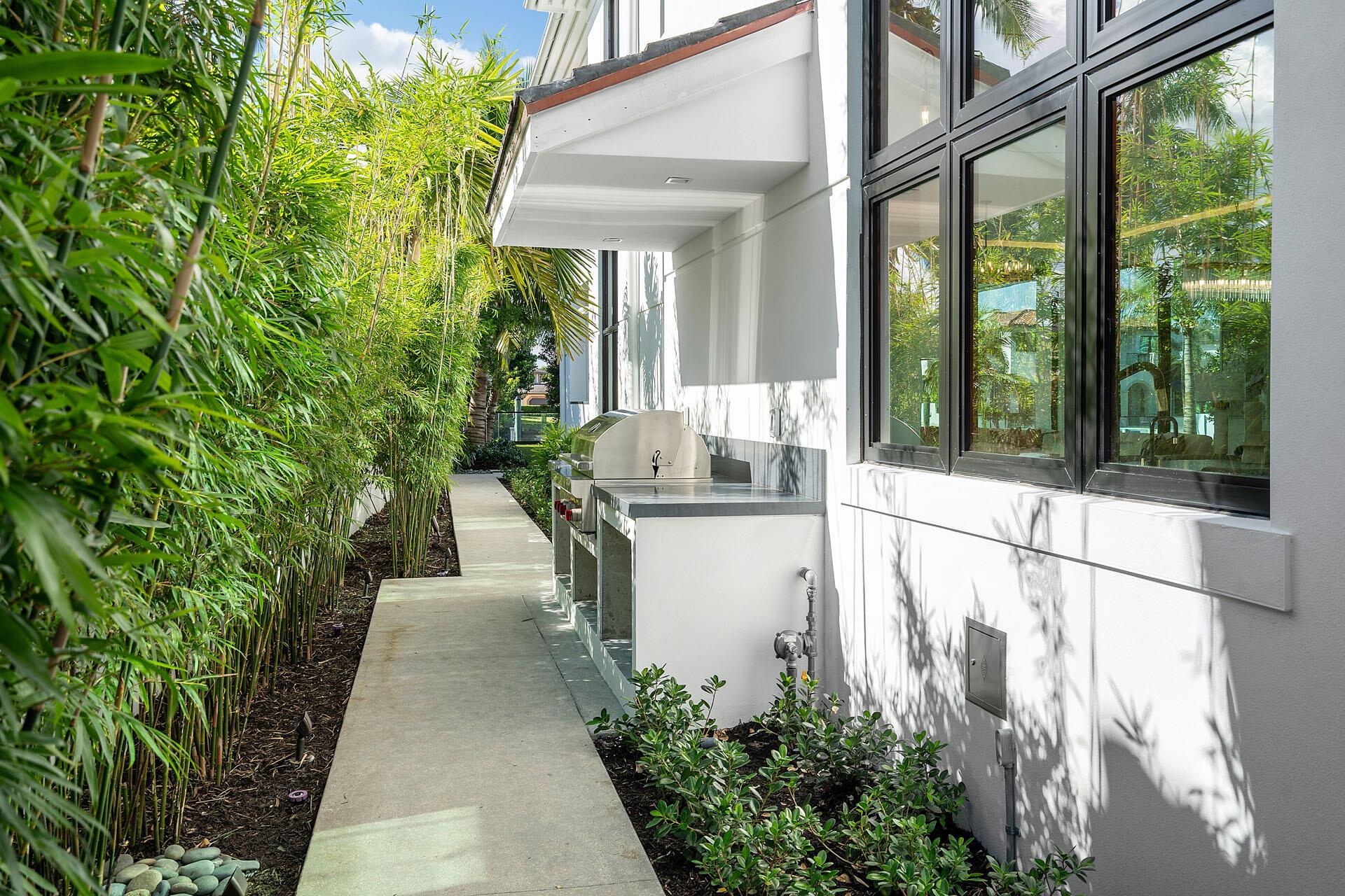 ROYAL PALM YACHT & COUNTRY CLUB - Residential