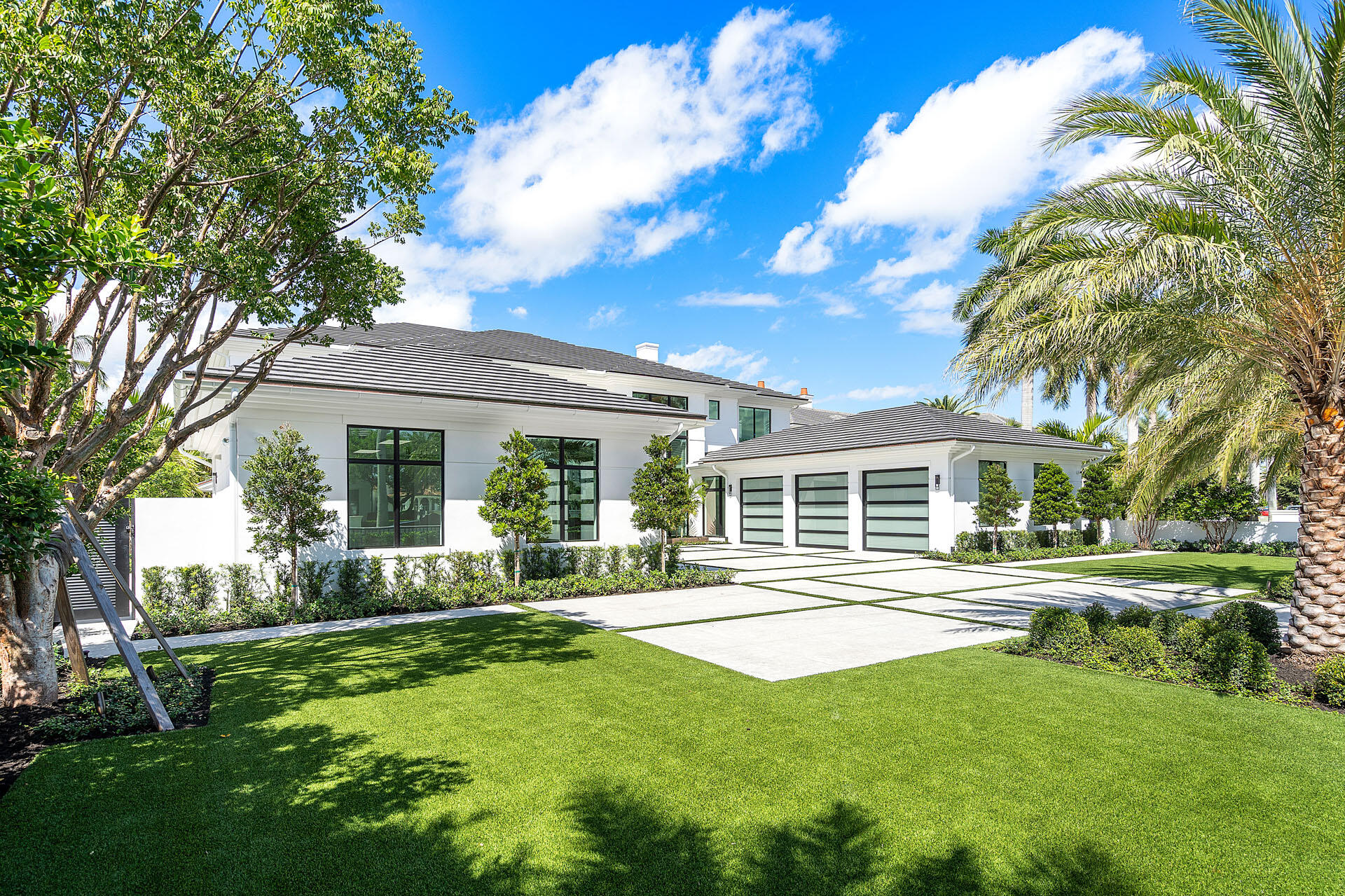 ROYAL PALM YACHT & COUNTRY CLUB - Residential