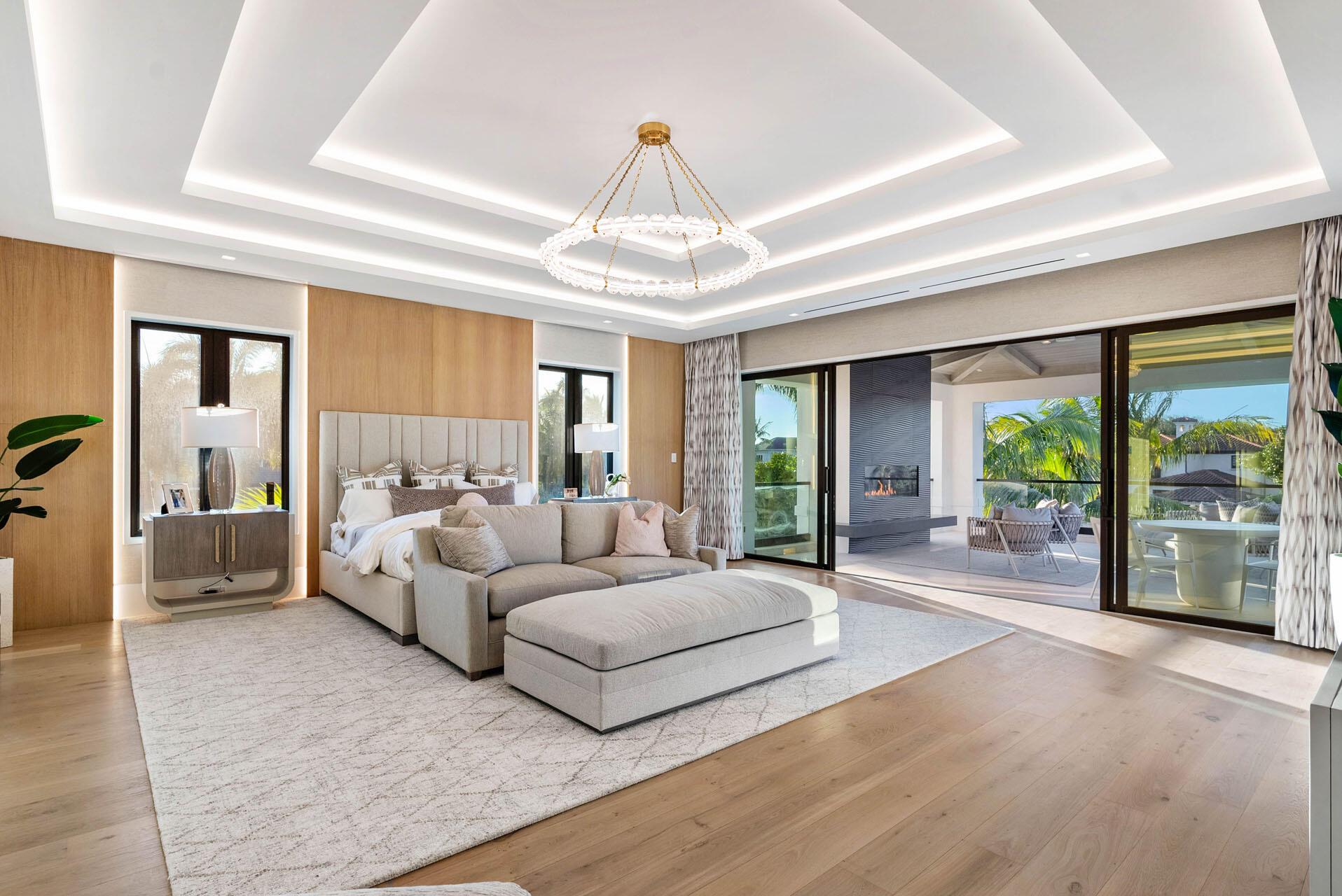 ROYAL PALM YACHT & COUNTRY CLUB - Residential