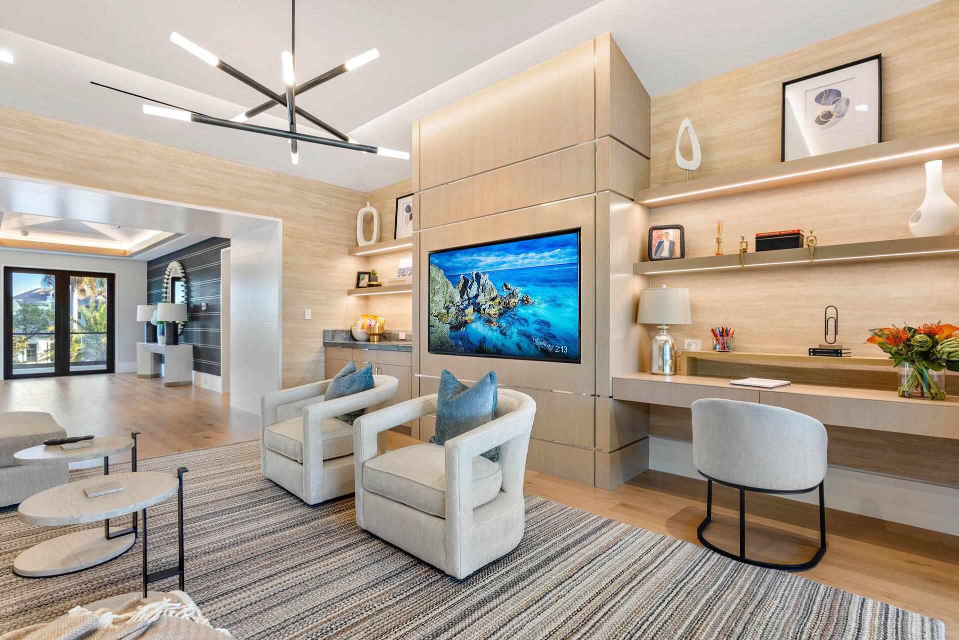 ROYAL PALM YACHT & COUNTRY CLUB - Residential