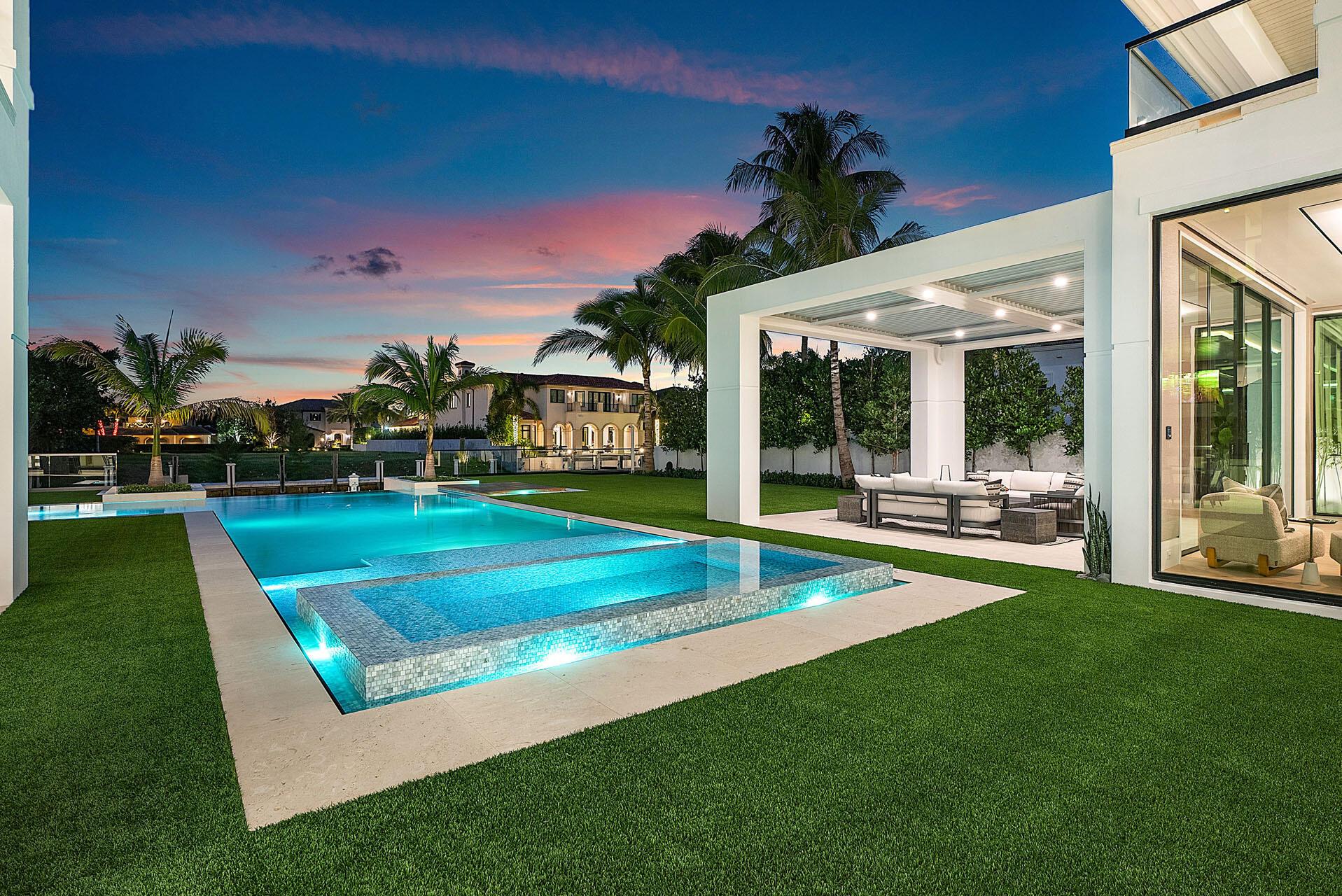 ROYAL PALM YACHT & COUNTRY CLUB - Residential