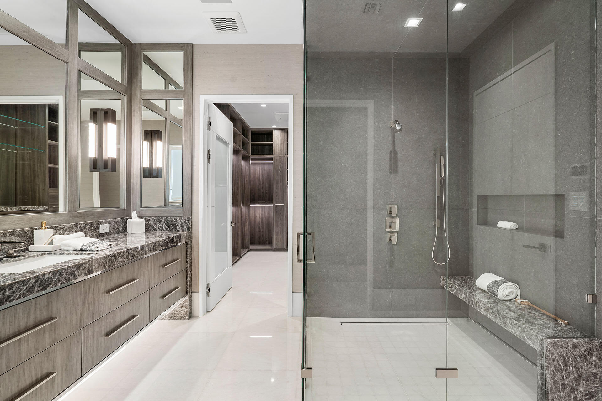 ROYAL PALM YACHT & COUNTRY CLUB - Residential