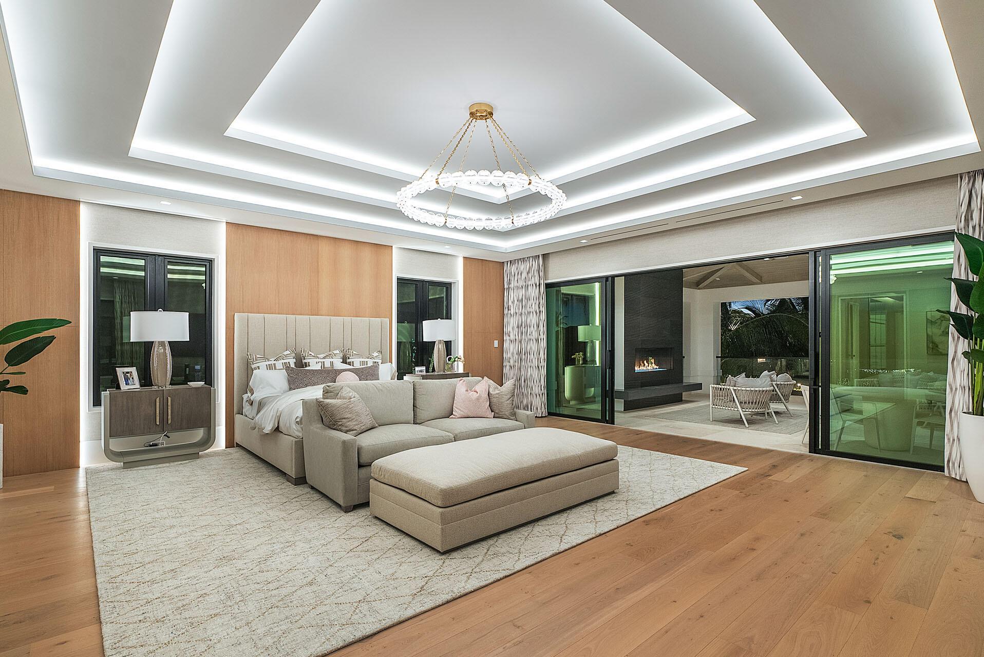 ROYAL PALM YACHT & COUNTRY CLUB - Residential