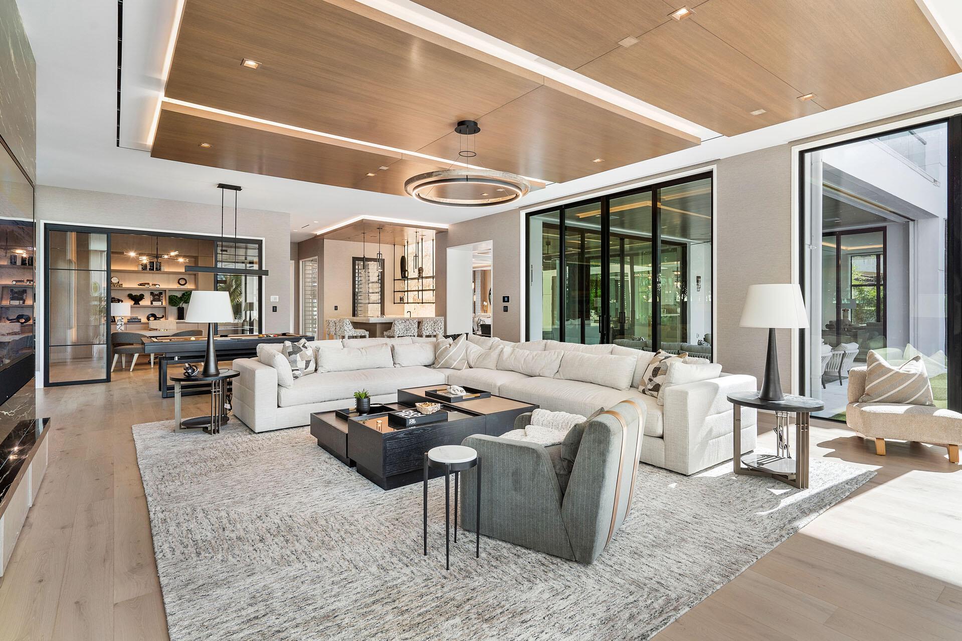ROYAL PALM YACHT & COUNTRY CLUB - Residential