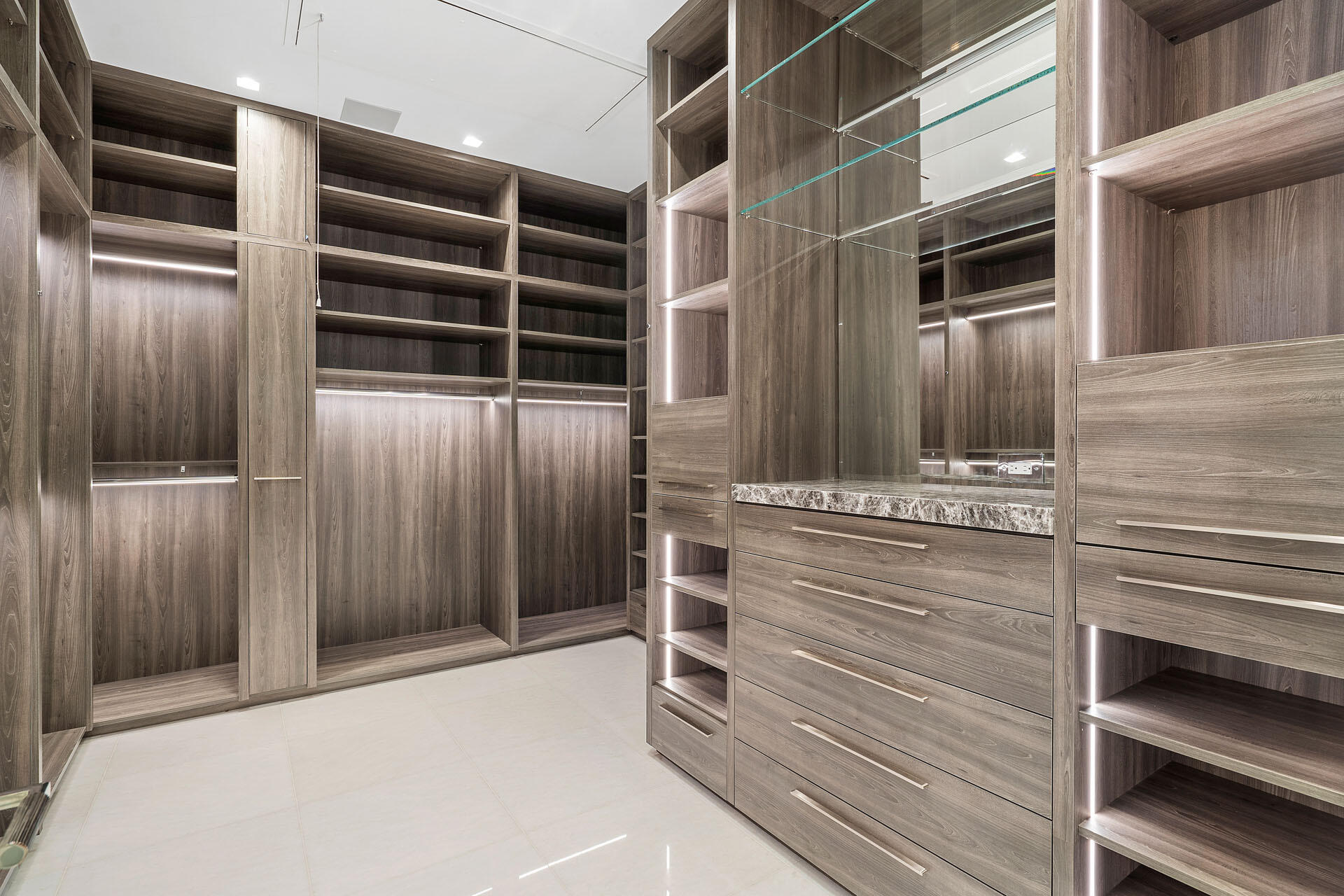 ROYAL PALM YACHT & COUNTRY CLUB - Residential