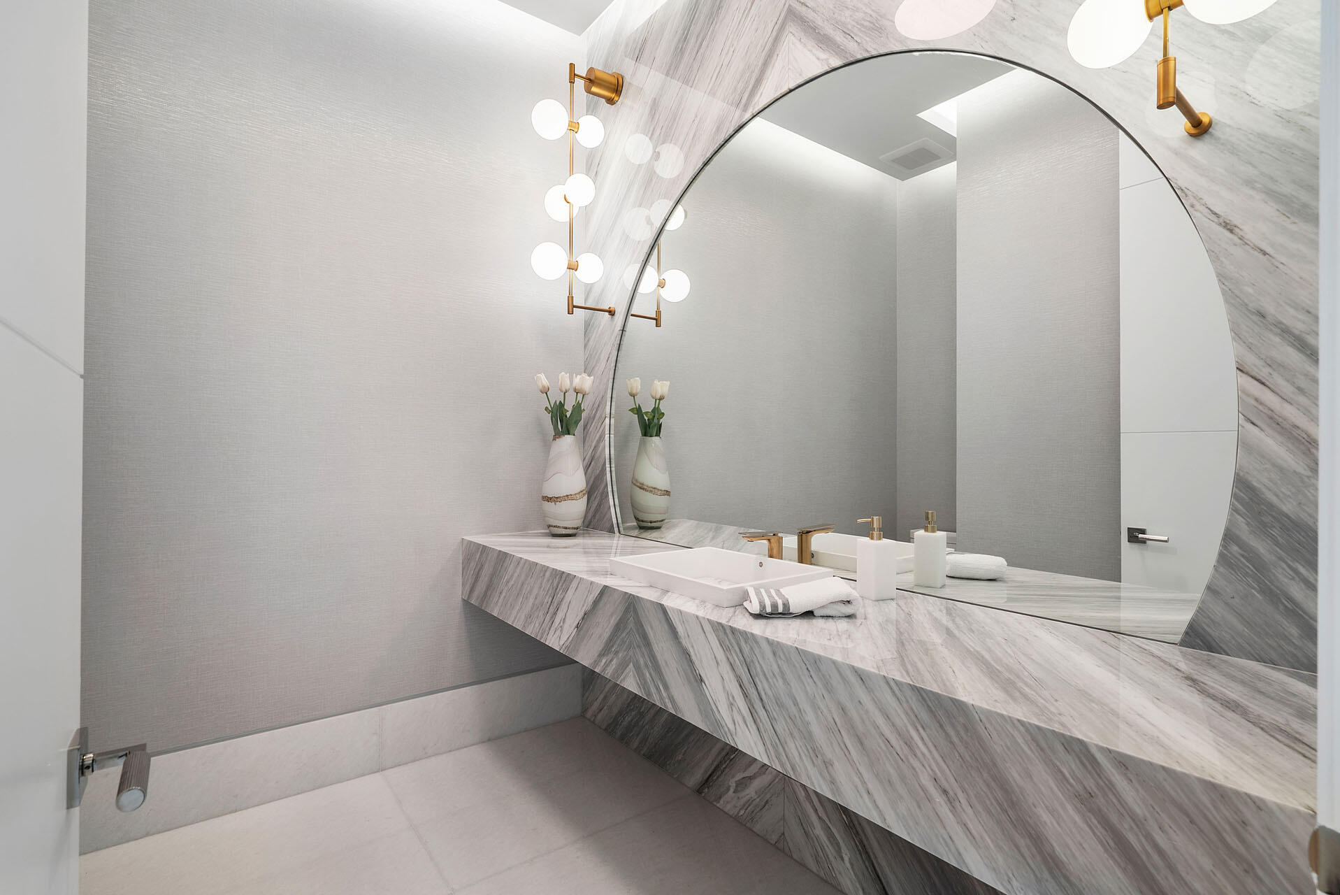 ROYAL PALM YACHT & COUNTRY CLUB - Residential