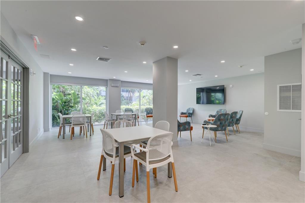 EAST POINT TOWERS - Residential