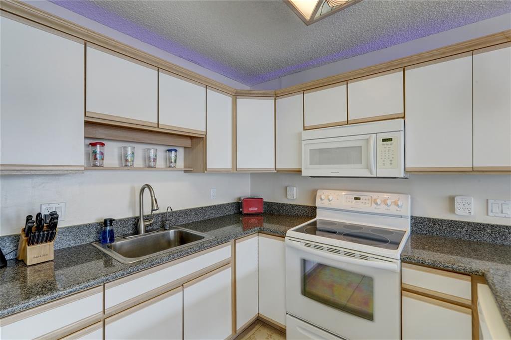 EAST POINT TOWERS - Residential