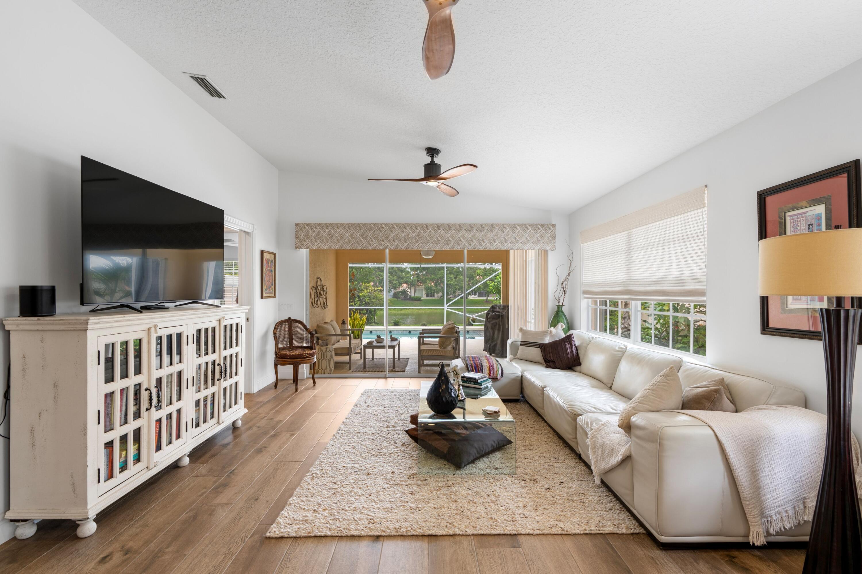 RIVERWALK 9 - Residential
