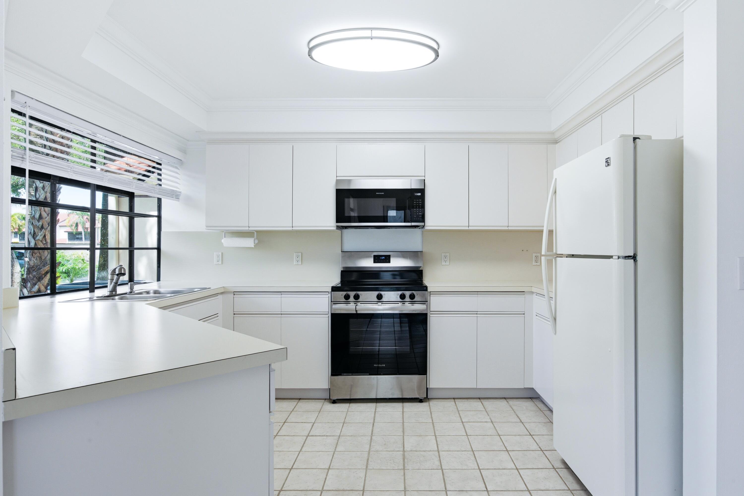 LAKES CONDO - Residential Lease